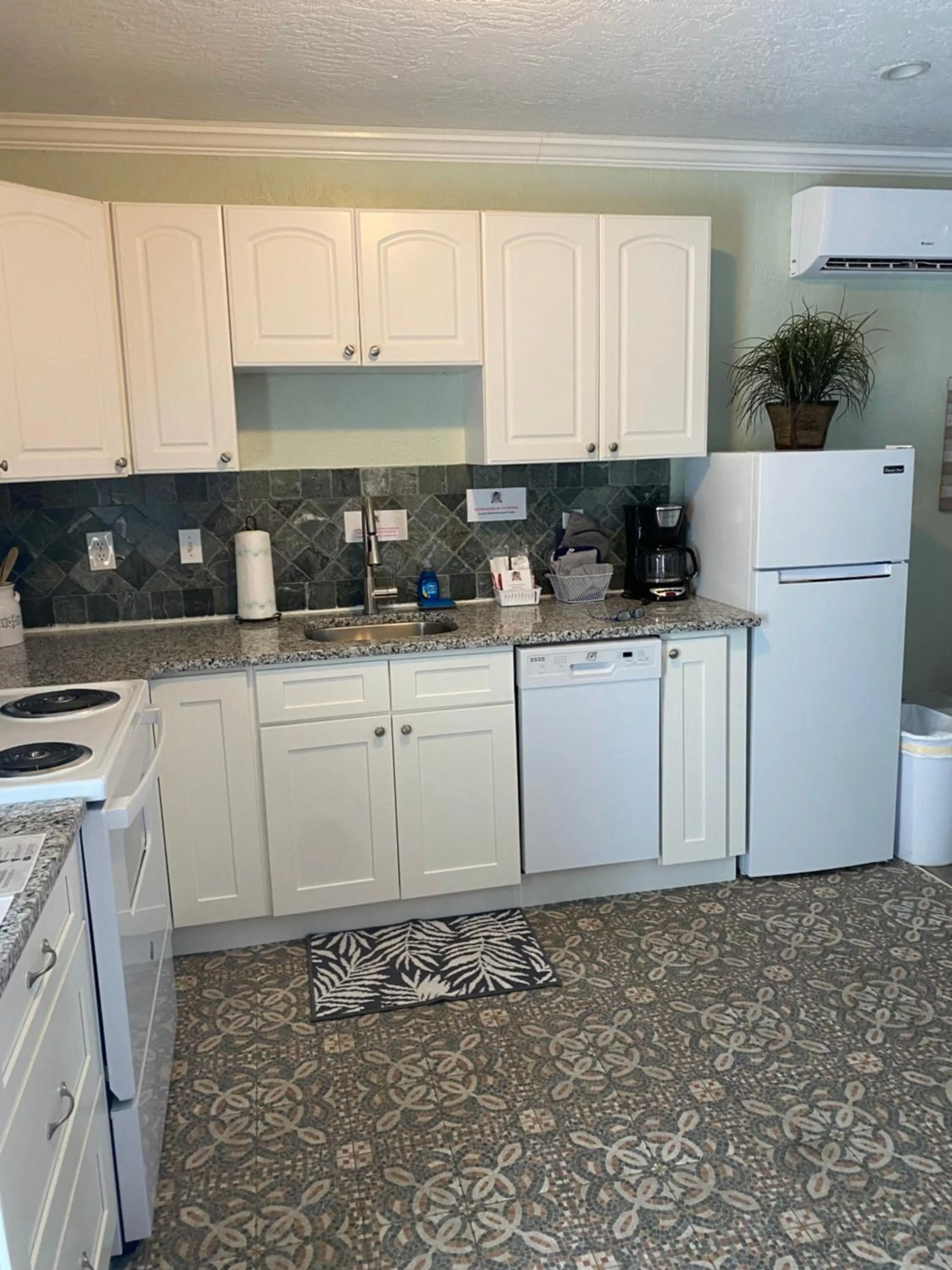 Kitchen or kitchenette in Pirates Pointe Resort