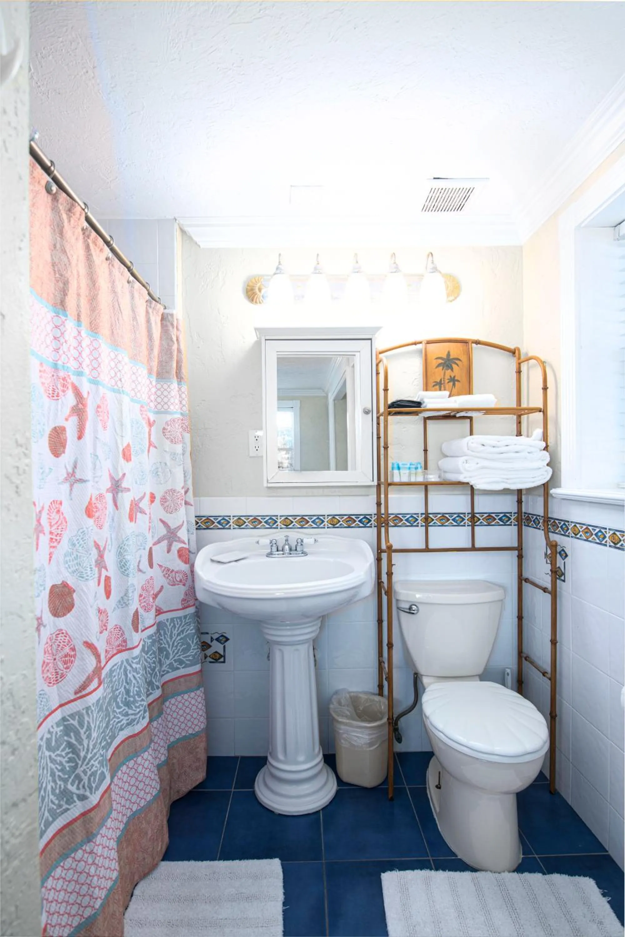 Bathroom in Pirates Pointe Resort