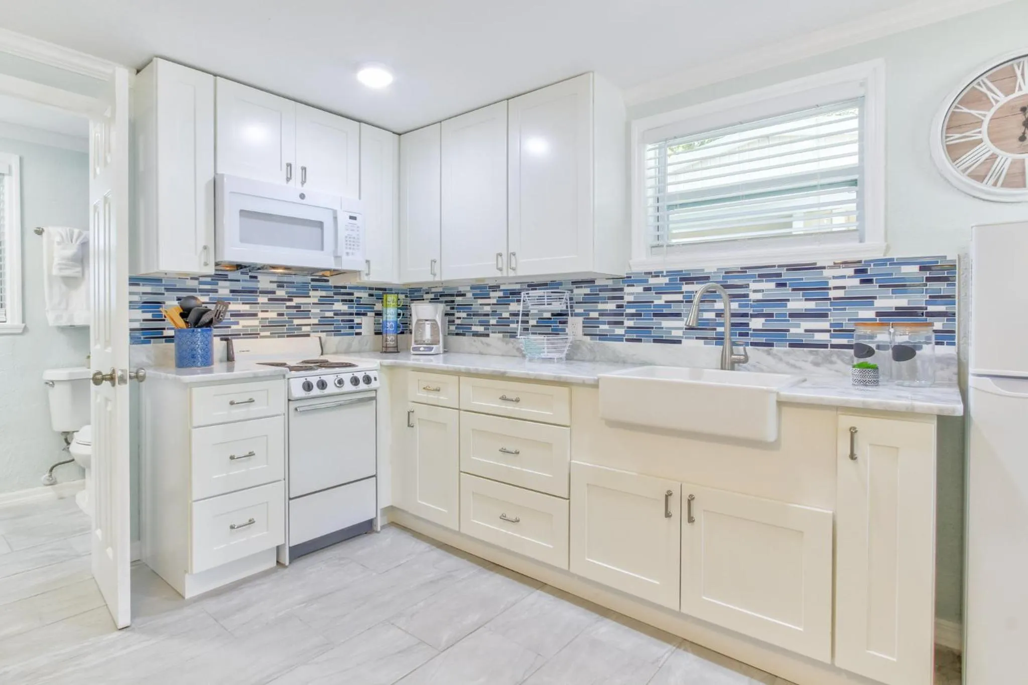 Kitchen or kitchenette in Pirates Pointe Resort