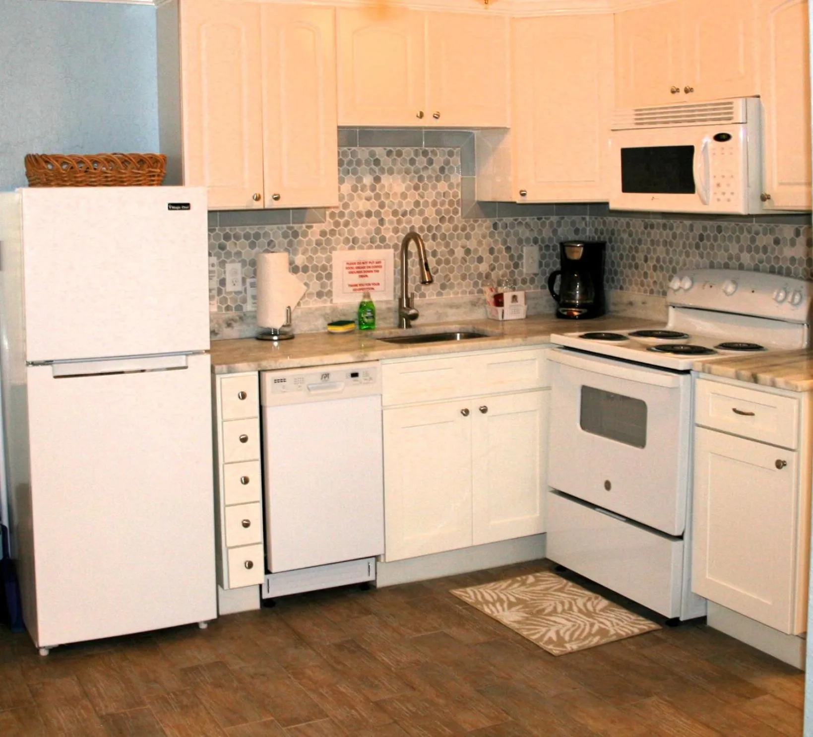Kitchen or kitchenette in Pirates Pointe Resort