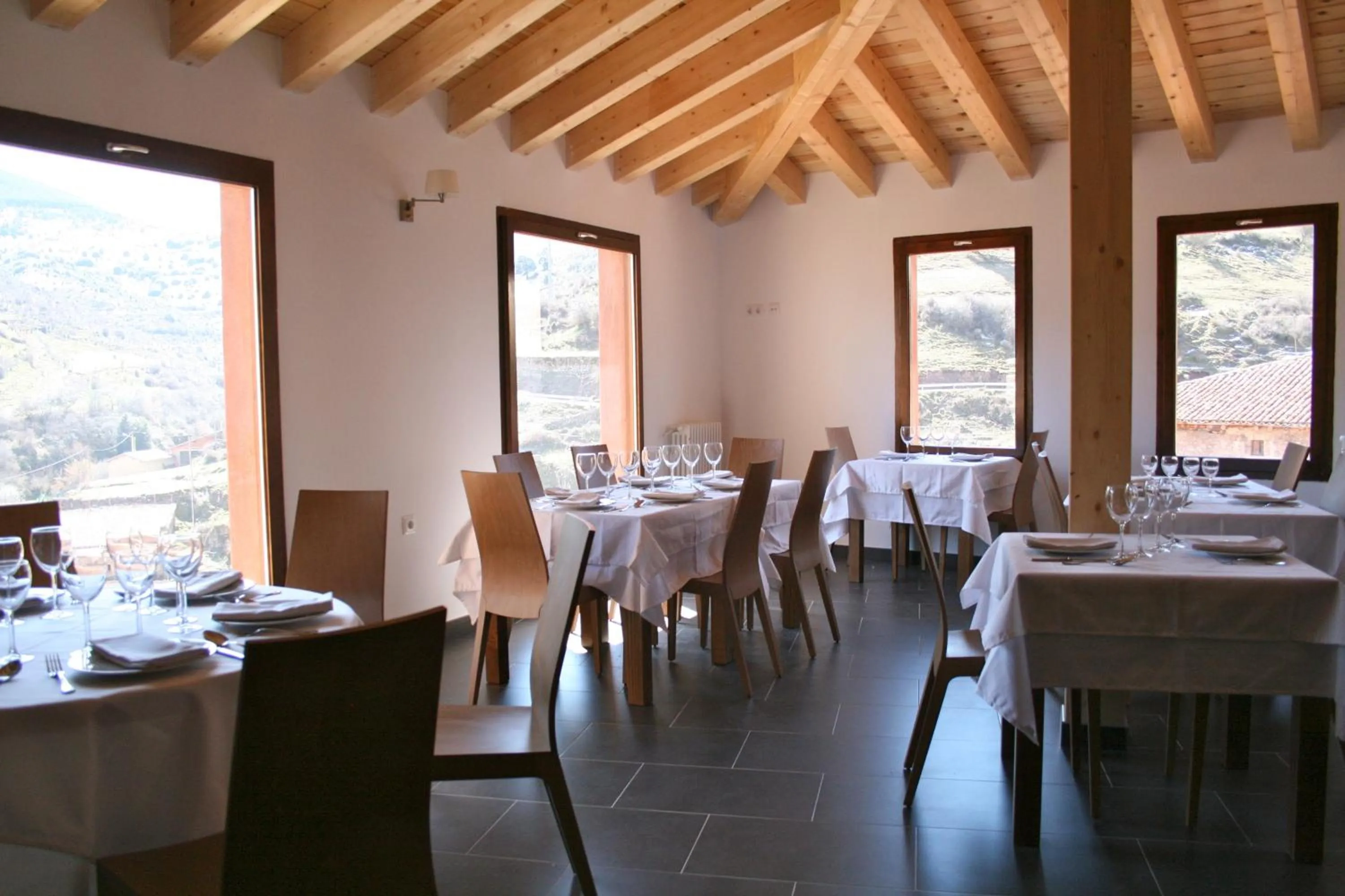 Restaurant/places to eat in Posada Real La Almazuela