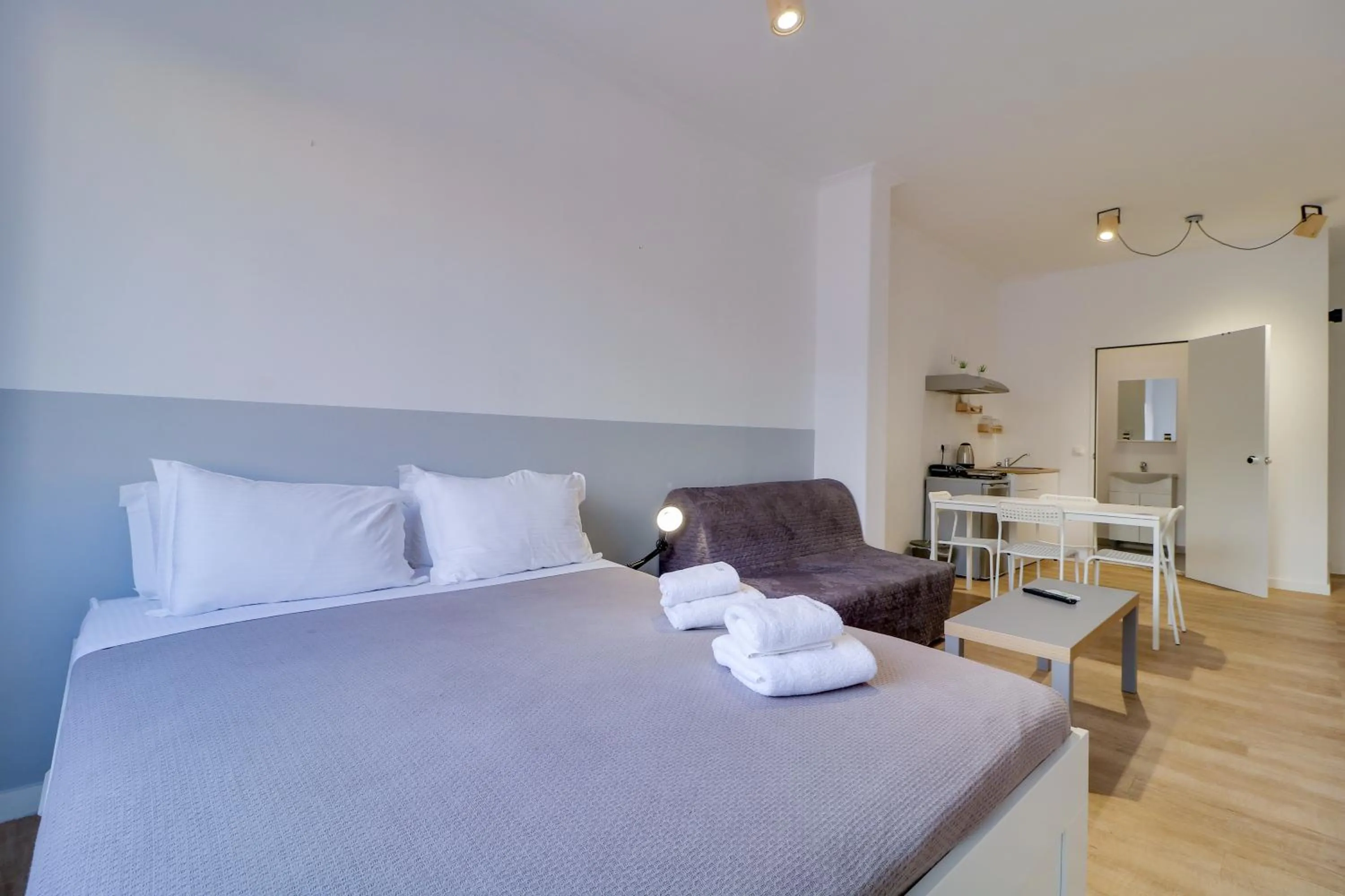 Photo of the whole room, Bed in apartotel.acropolis.view