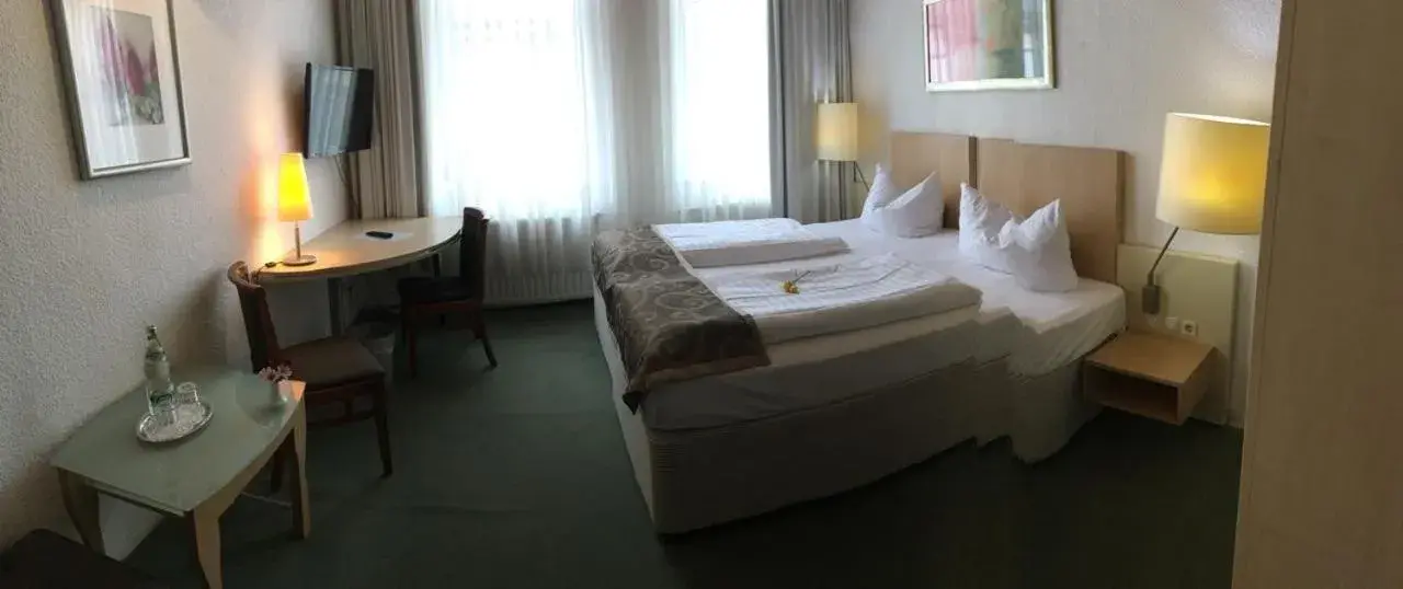 Double Room - single occupancy in Hotel Goldener Anker Double Room - single occupancy in Hotel Goldener Anker