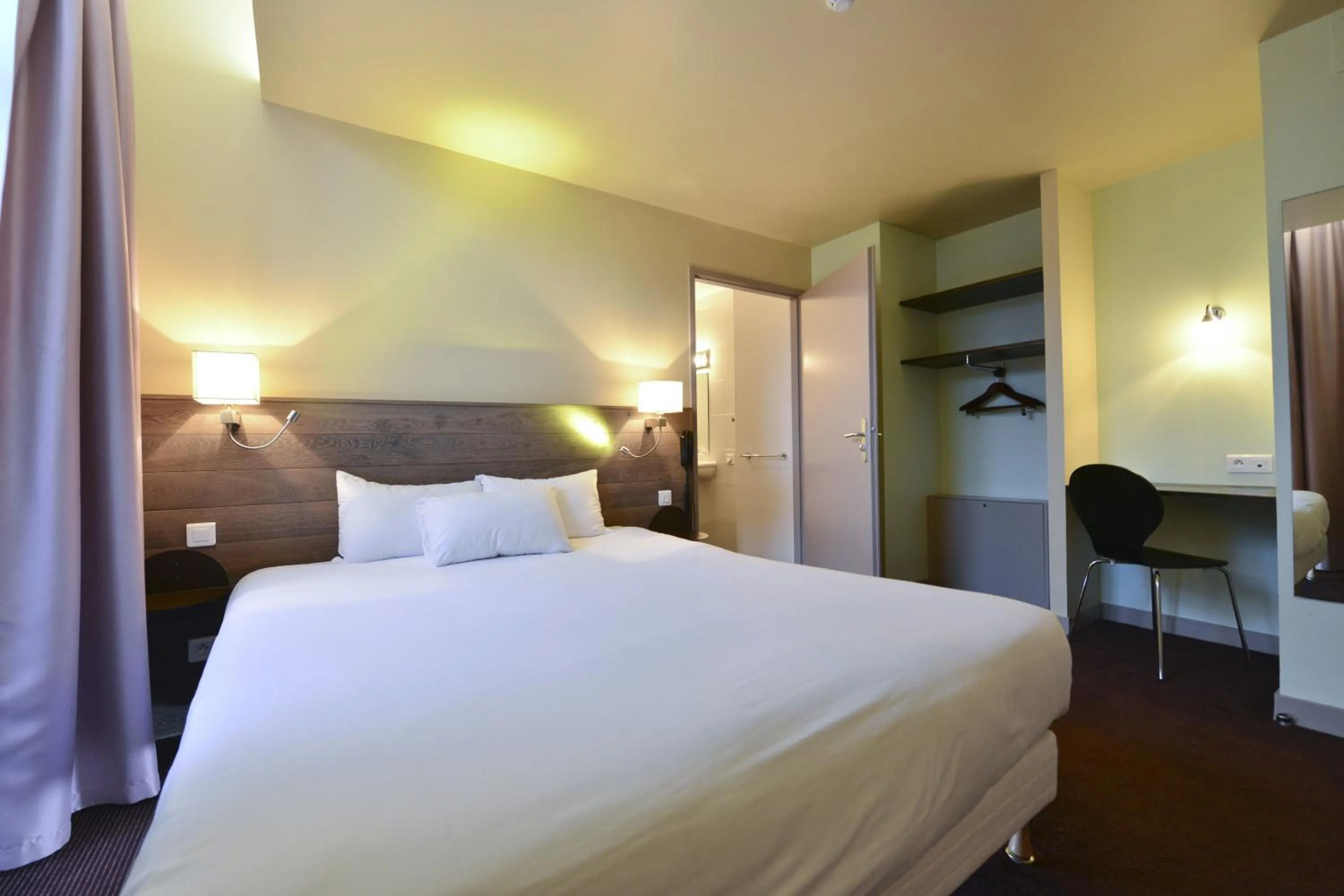 Bedroom, Bed in Accostage Hôtel Plage de la Concurrence