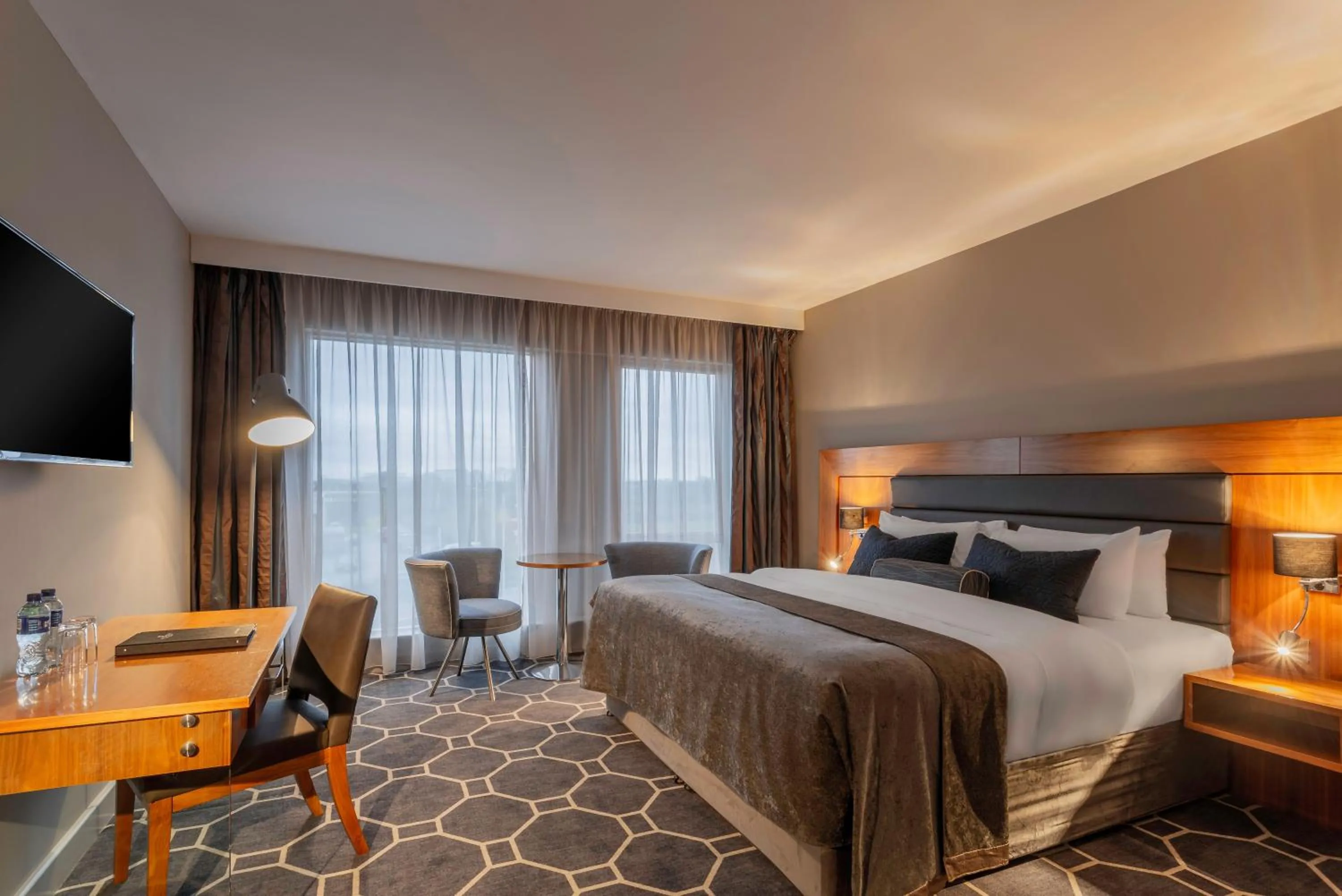 Photo of the whole room, Bed in Athlone Springs Hotel