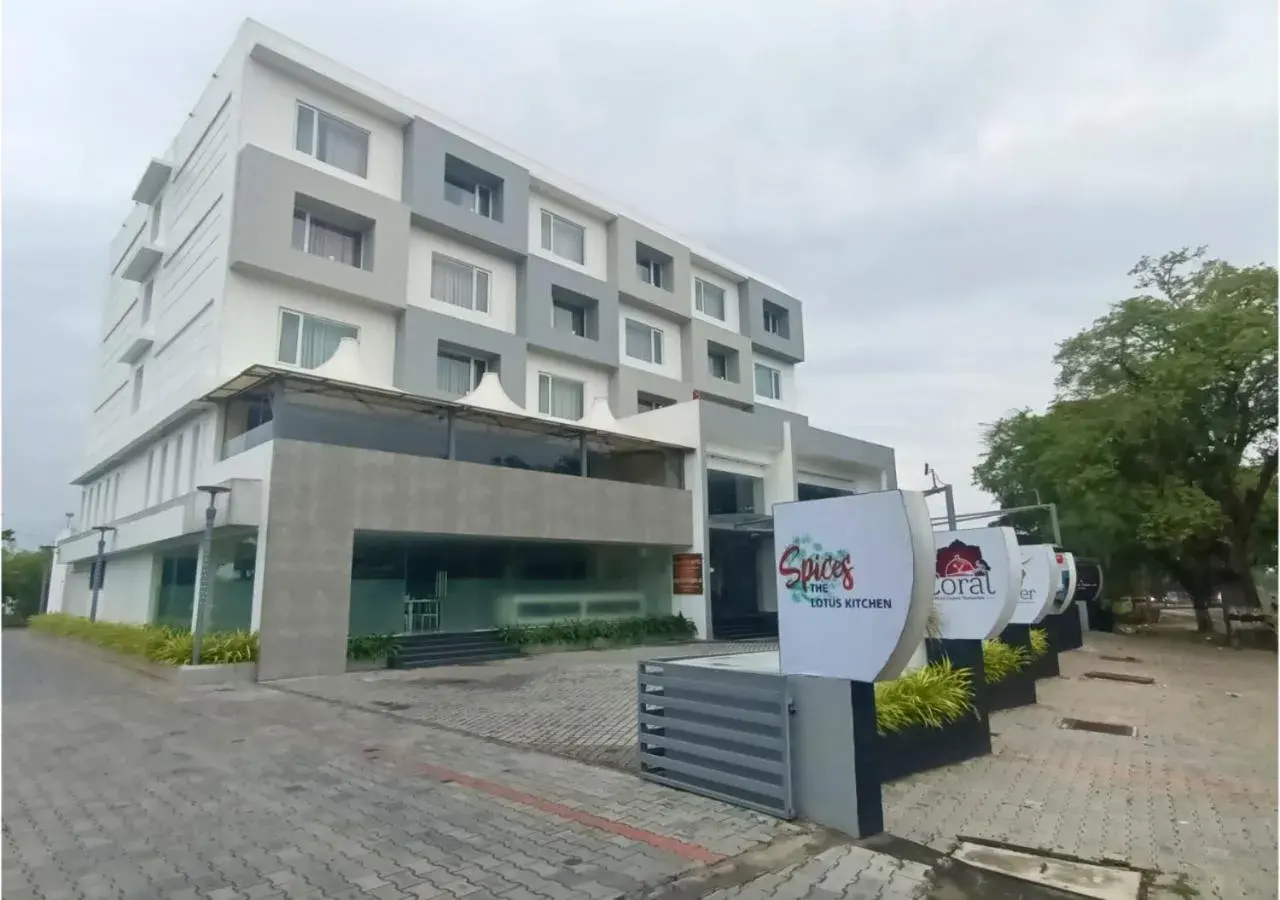 Property building in Hotel Visakka Palani Property building in Hotel Visakka Palani