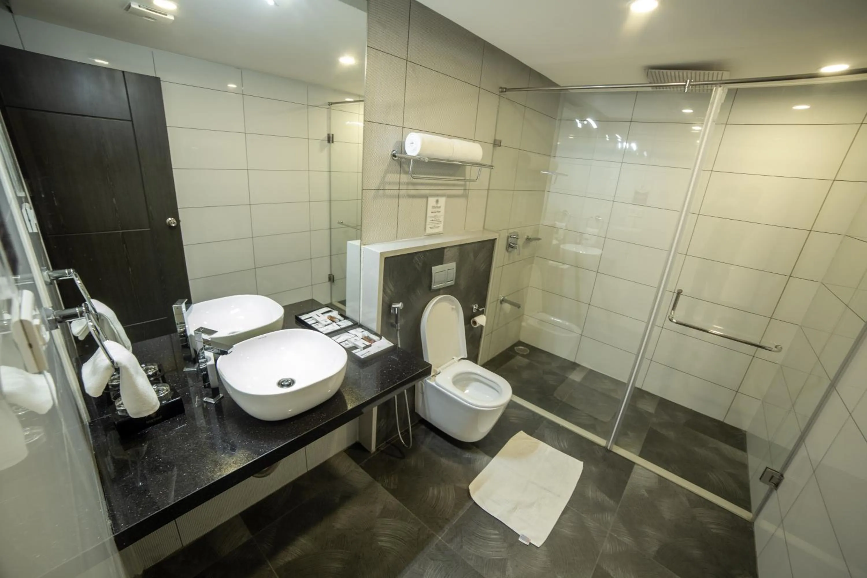Toilet in Hotel Visakka Palani