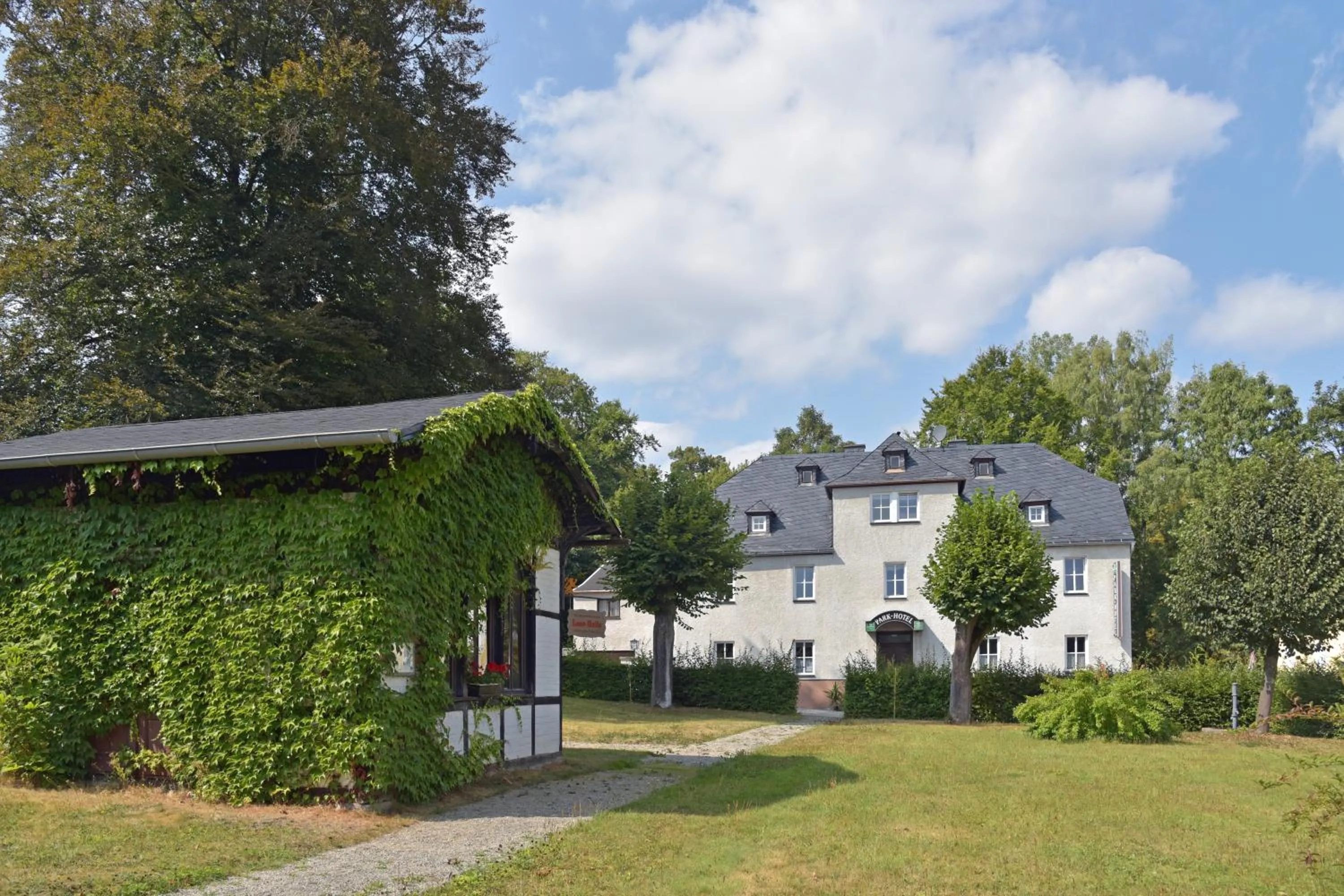 Facade/entrance in Parkhotel Ebersdorf
