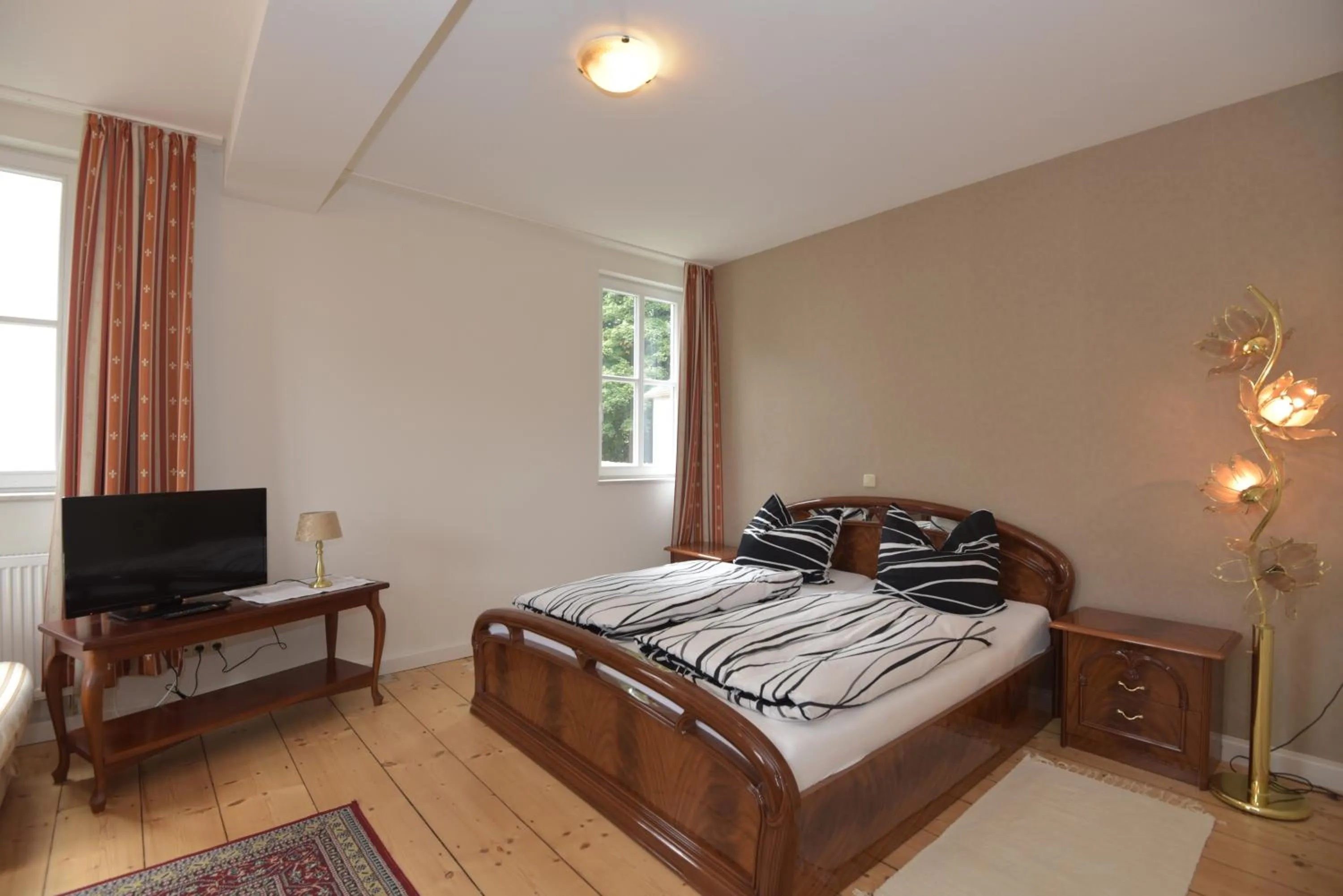 Photo of the whole room, Bed in Parkhotel Ebersdorf