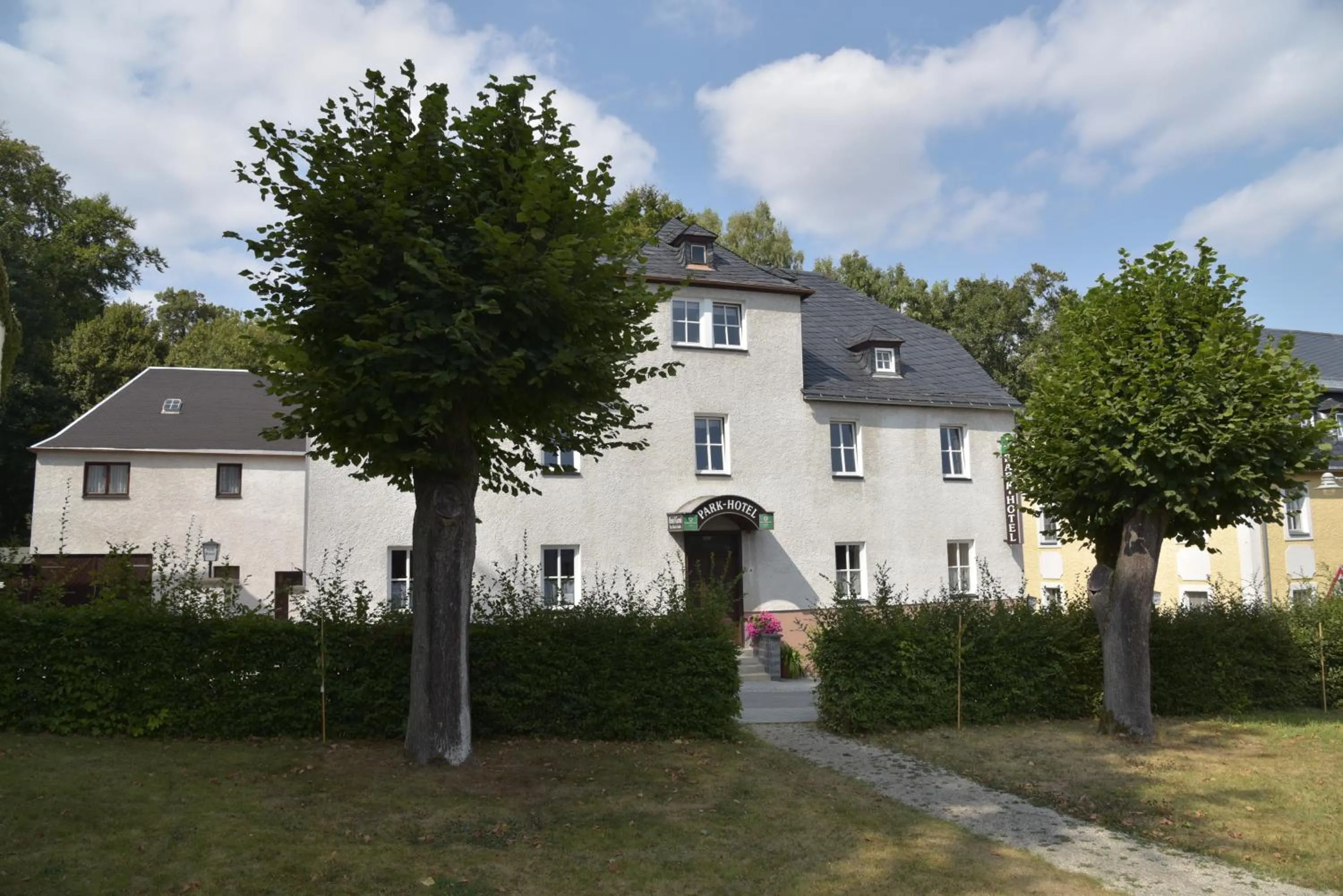 Facade/entrance in Parkhotel Ebersdorf