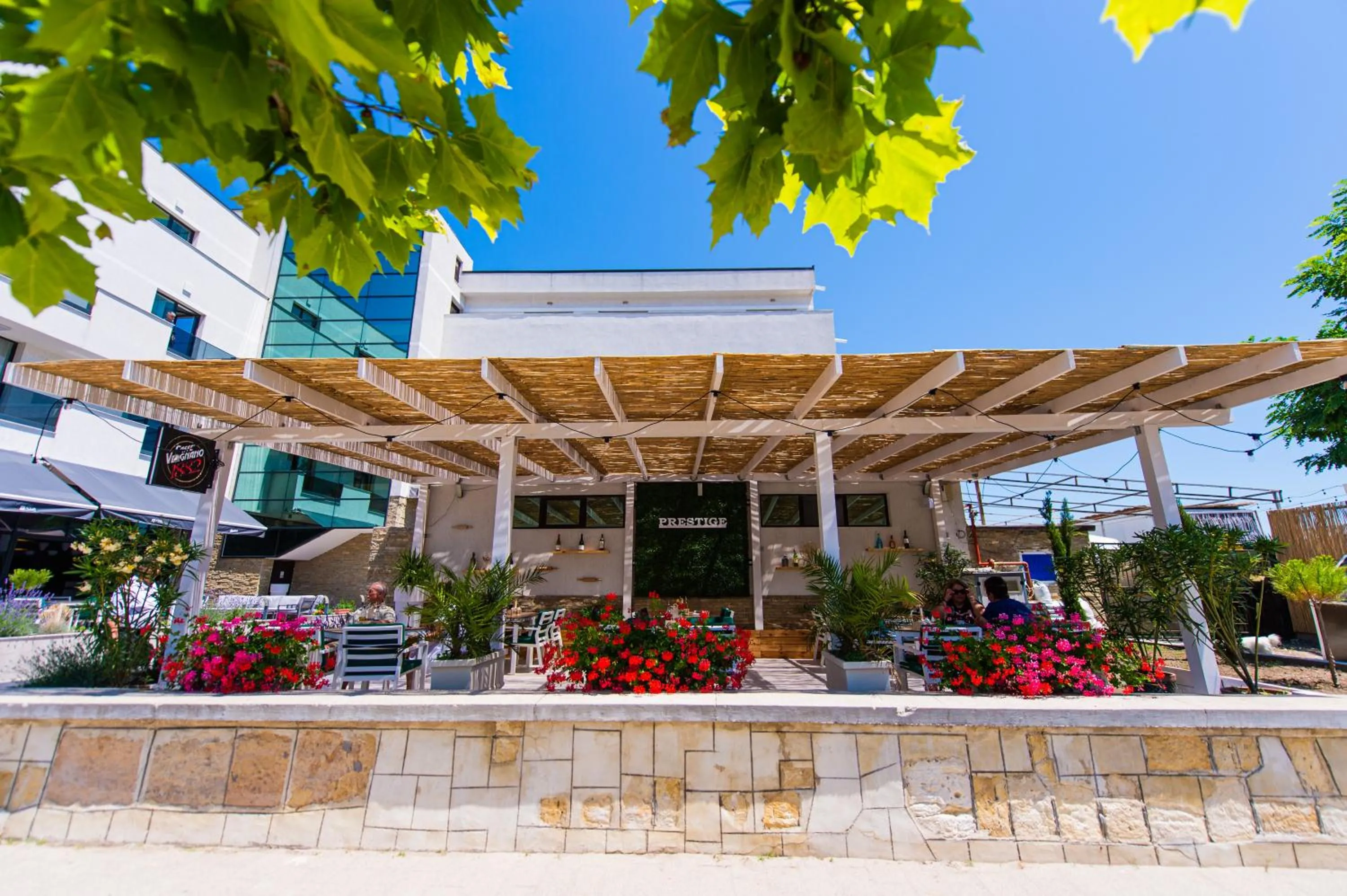 Restaurant/places to eat in Hotel Prestige