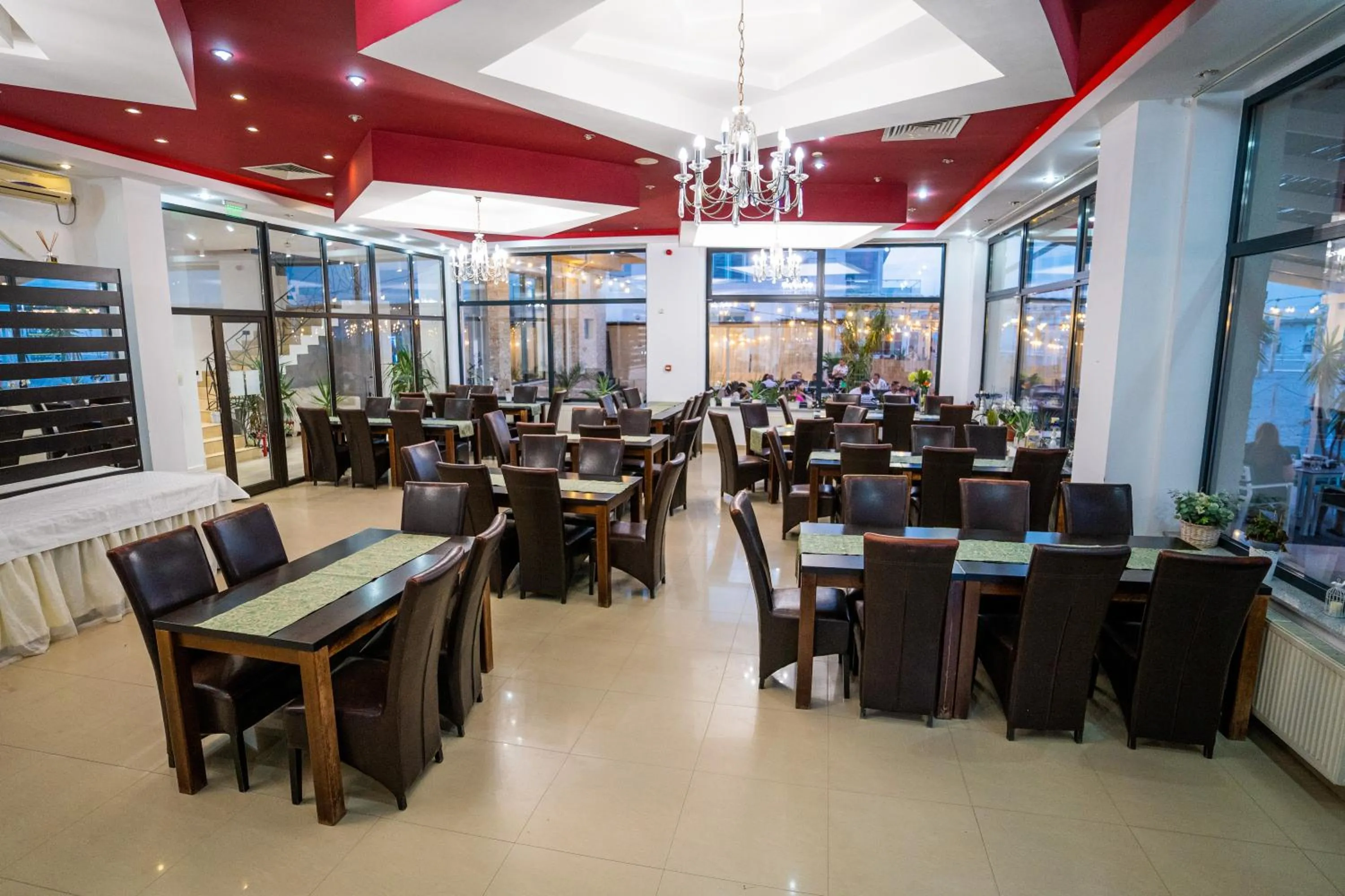 Restaurant/places to eat in Hotel Prestige
