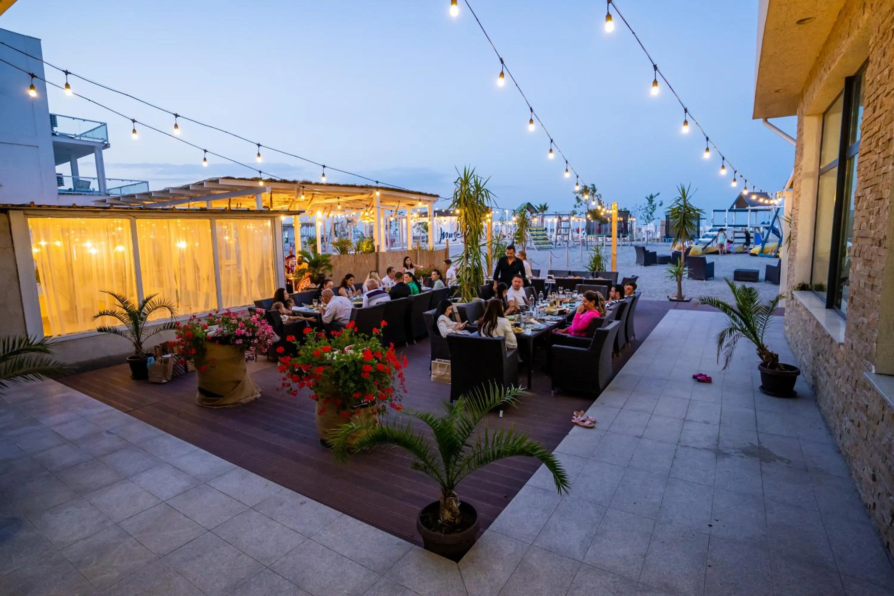Restaurant/places to eat in Hotel Prestige
