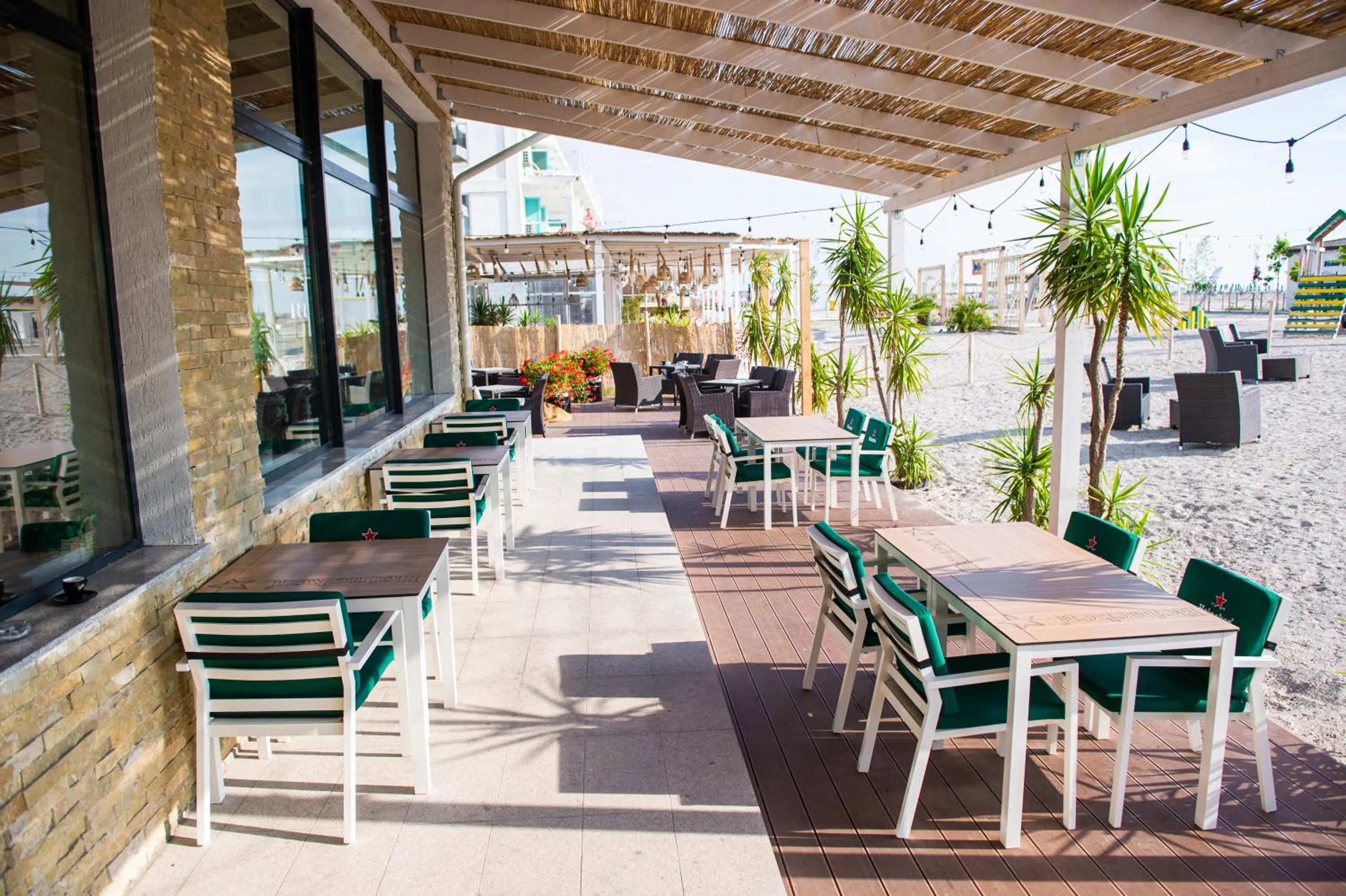 Restaurant/places to eat in Hotel Prestige