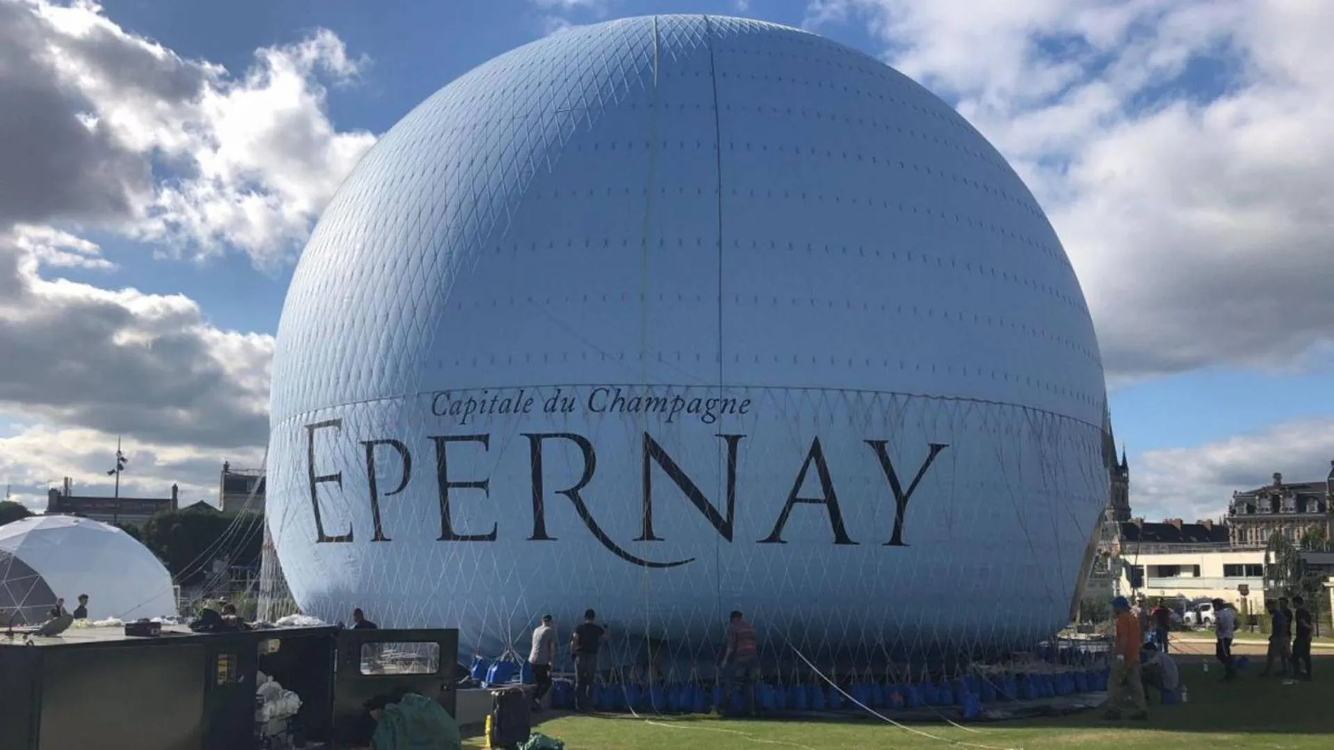 Property building in Les Chambres En Champagne