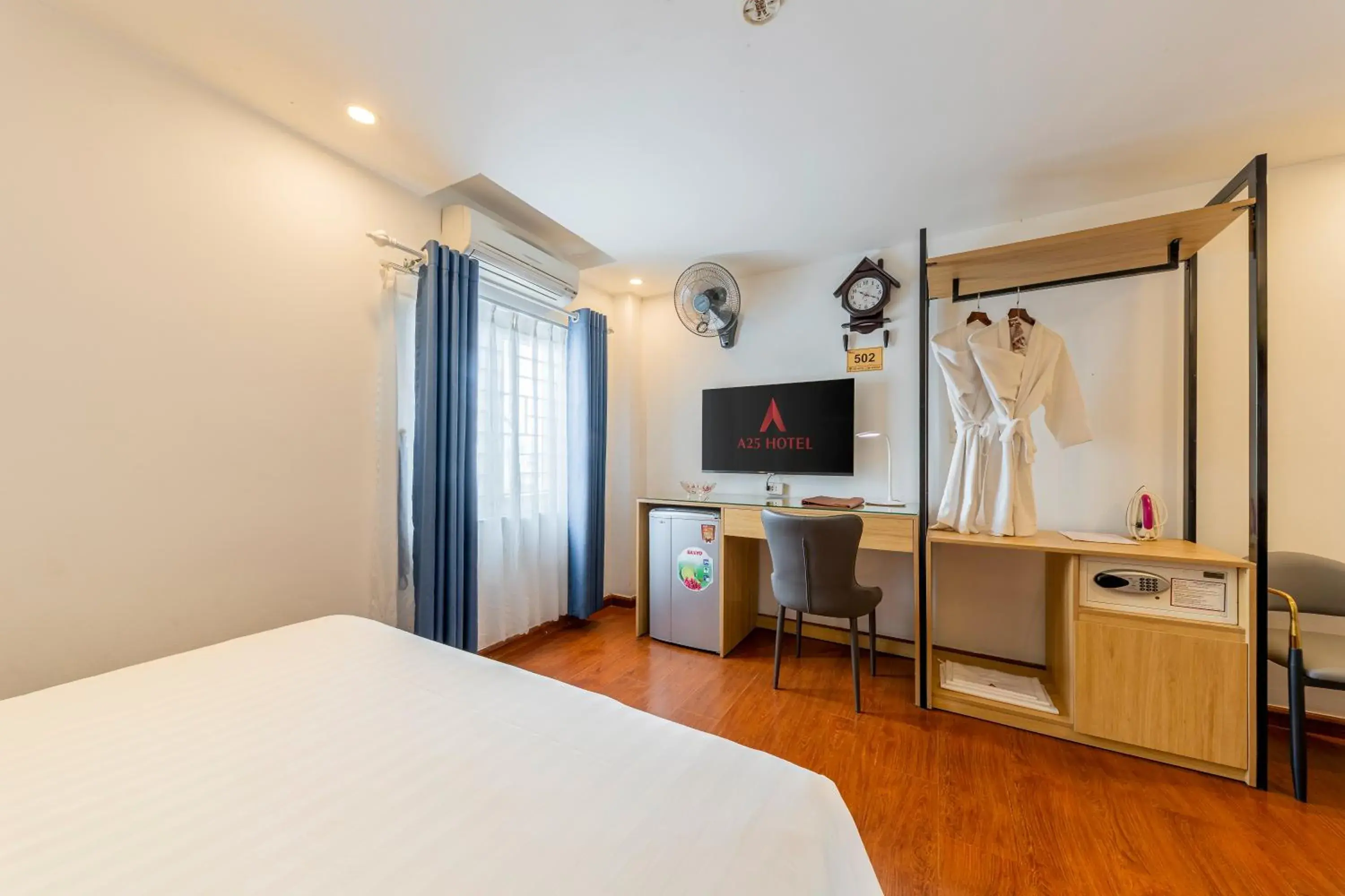 Bedroom, Bed in A25 Hotel -137 Nguyễn Du - Đà Nẵng Bedroom, Bed in A25 Hotel -137 Nguyễn Du - Đà Nẵng