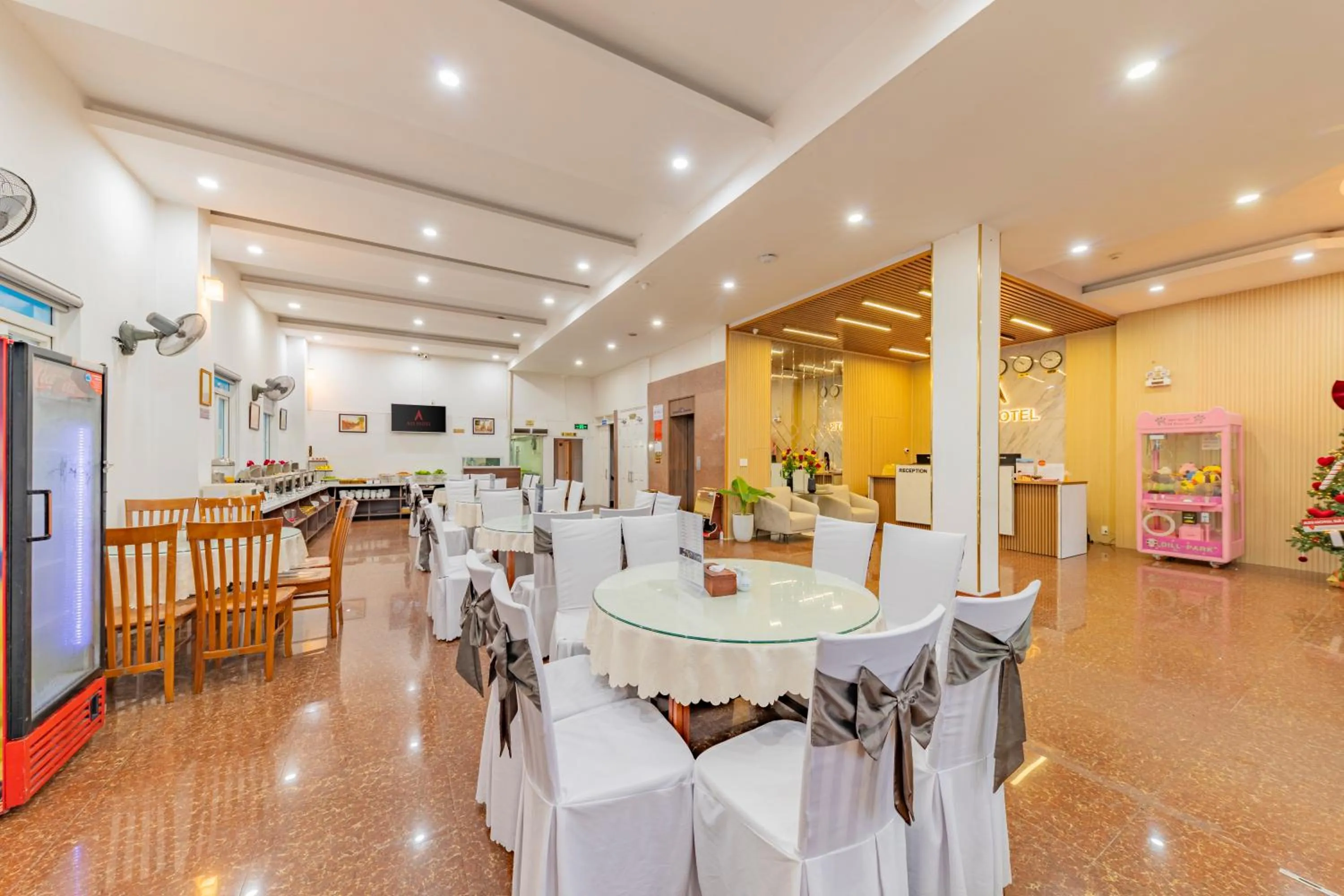 Restaurant/places to eat in A25 Hotel -137 Nguyễn Du - Đà Nẵng