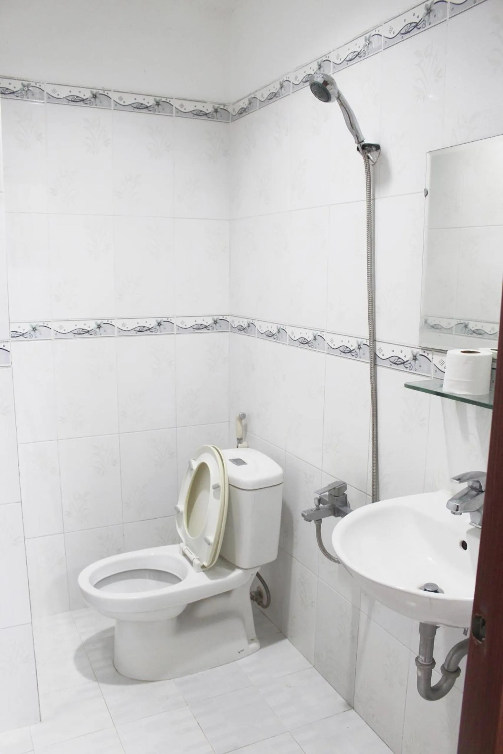 Shower in Mai Guest House