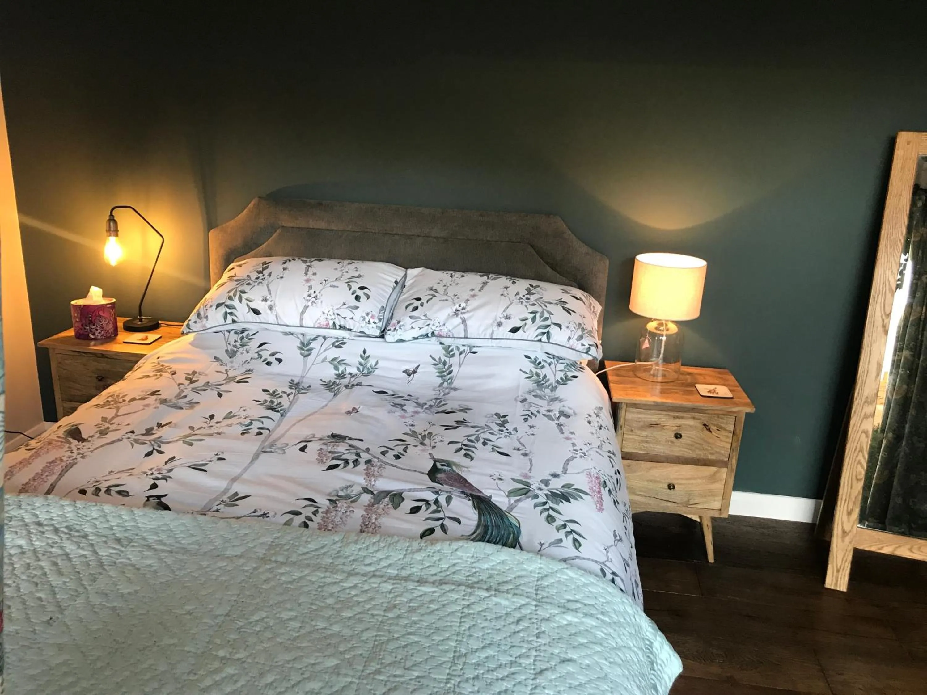 Bed in Corner House Luxury BnB