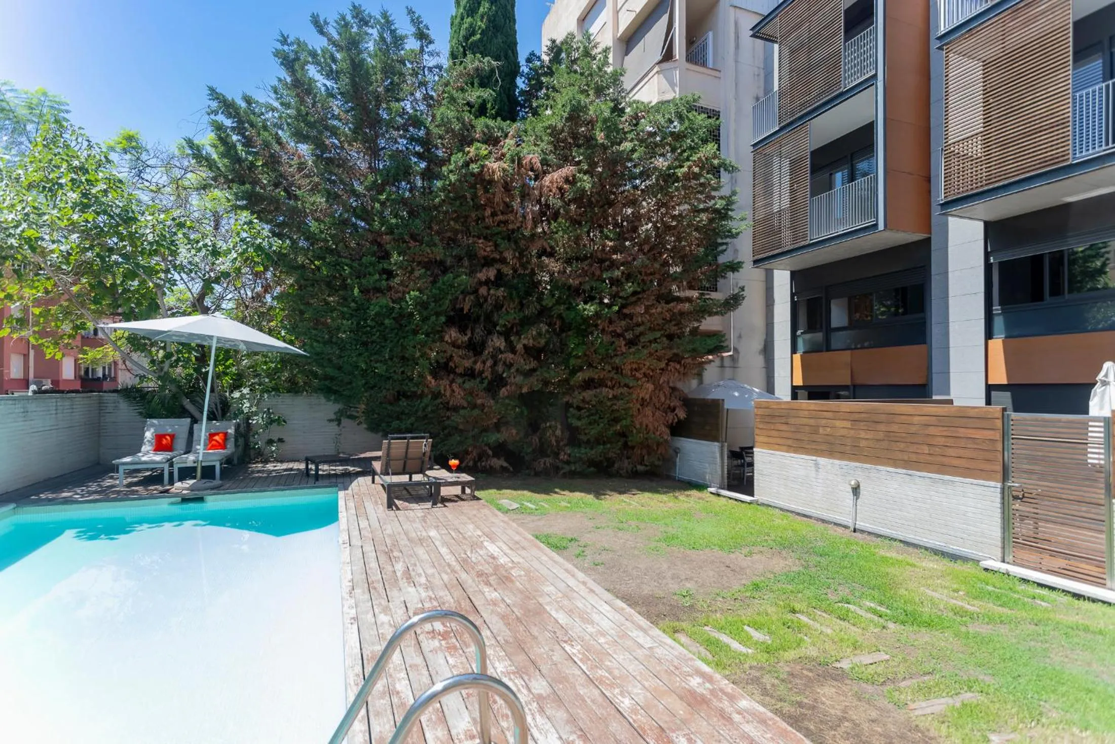 My Space Barcelona Pool Garden Apartments