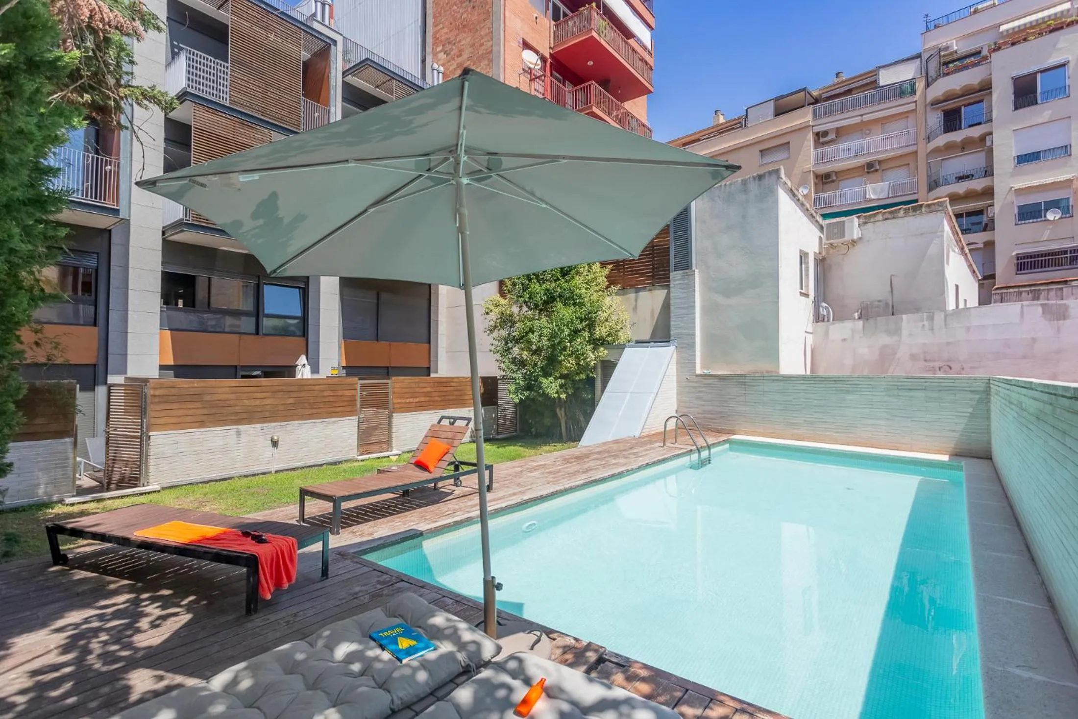 Apartamento Dúplex con terraza - Calle Ballester, 46 in My Space Barcelona Pool Garden Apartments