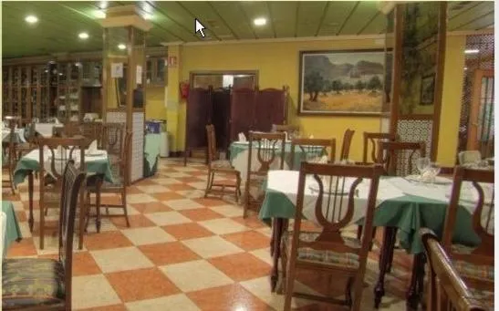 Restaurant/places to eat in Hotel Torrezaf