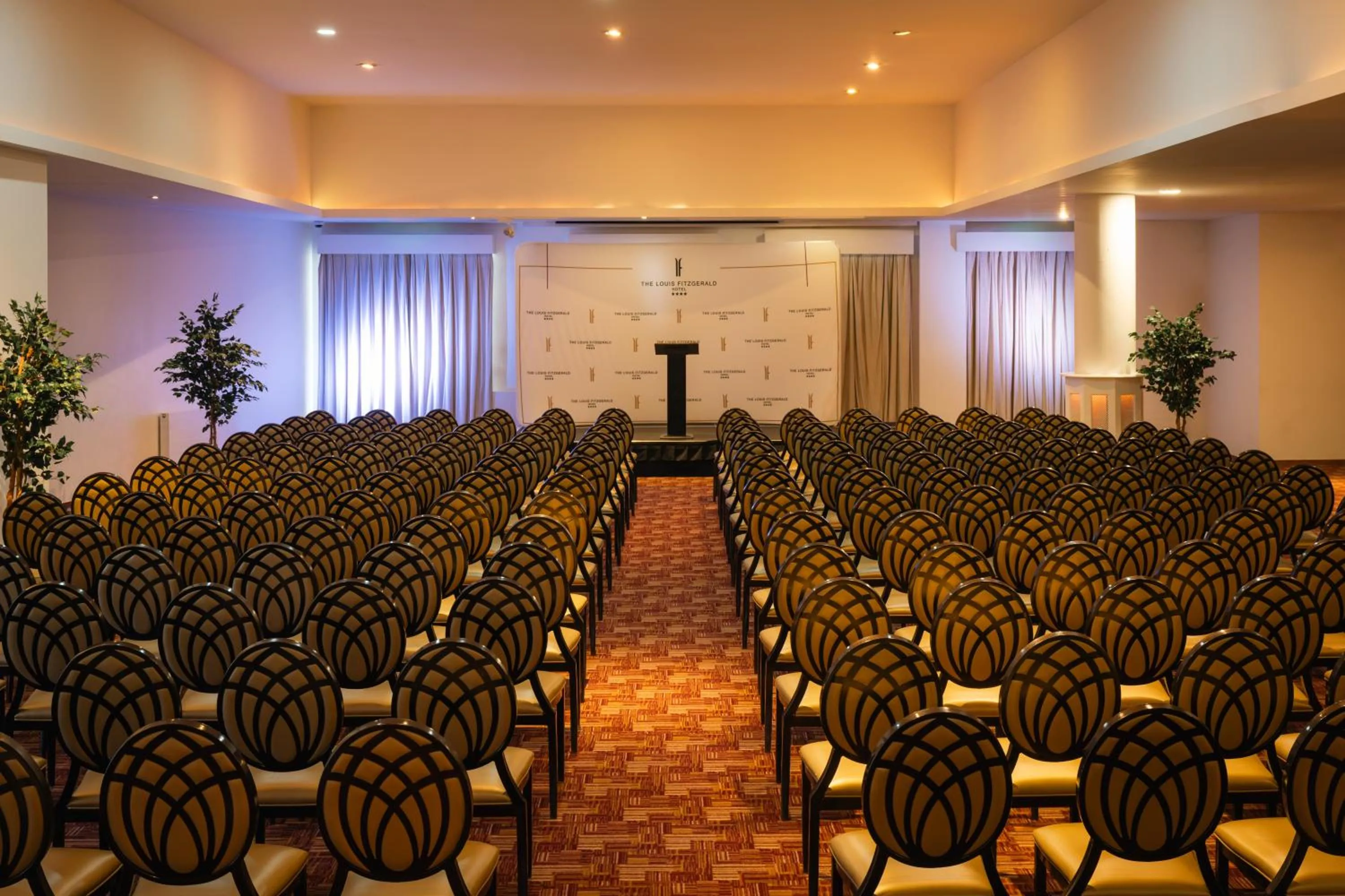 Business facilities in Louis Fitzgerald Hotel