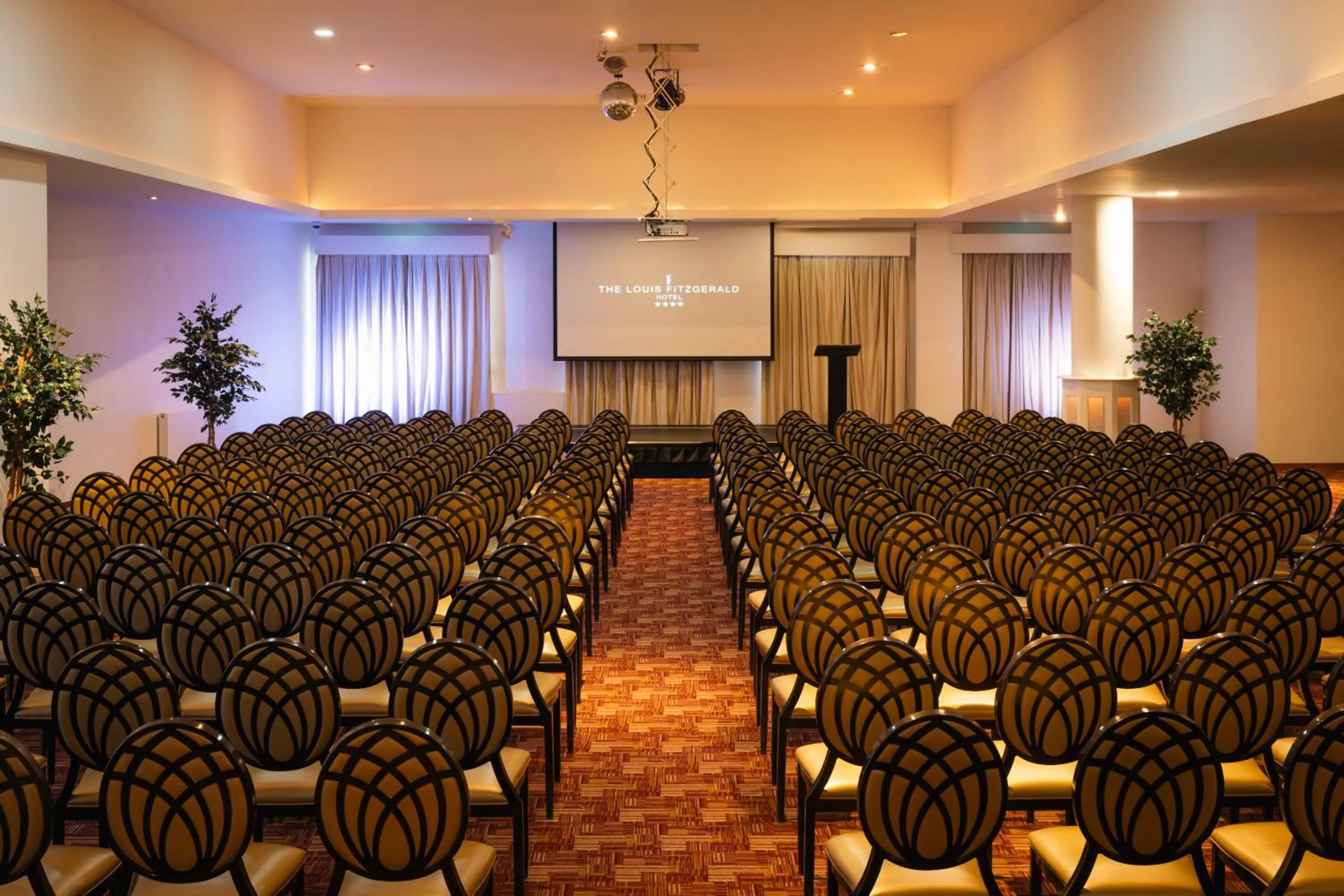 Business facilities in Louis Fitzgerald Hotel