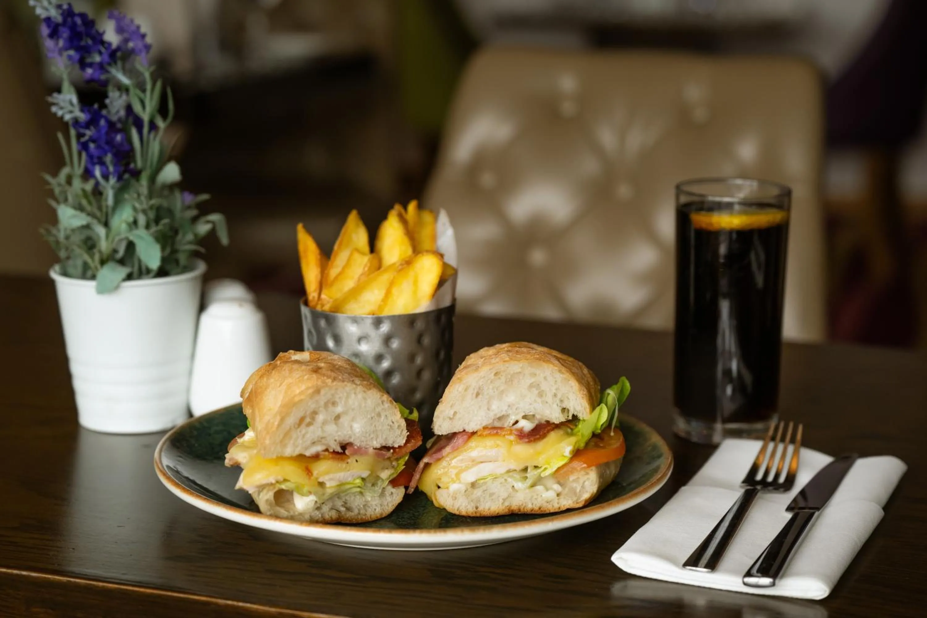 Restaurant/places to eat in Louis Fitzgerald Hotel