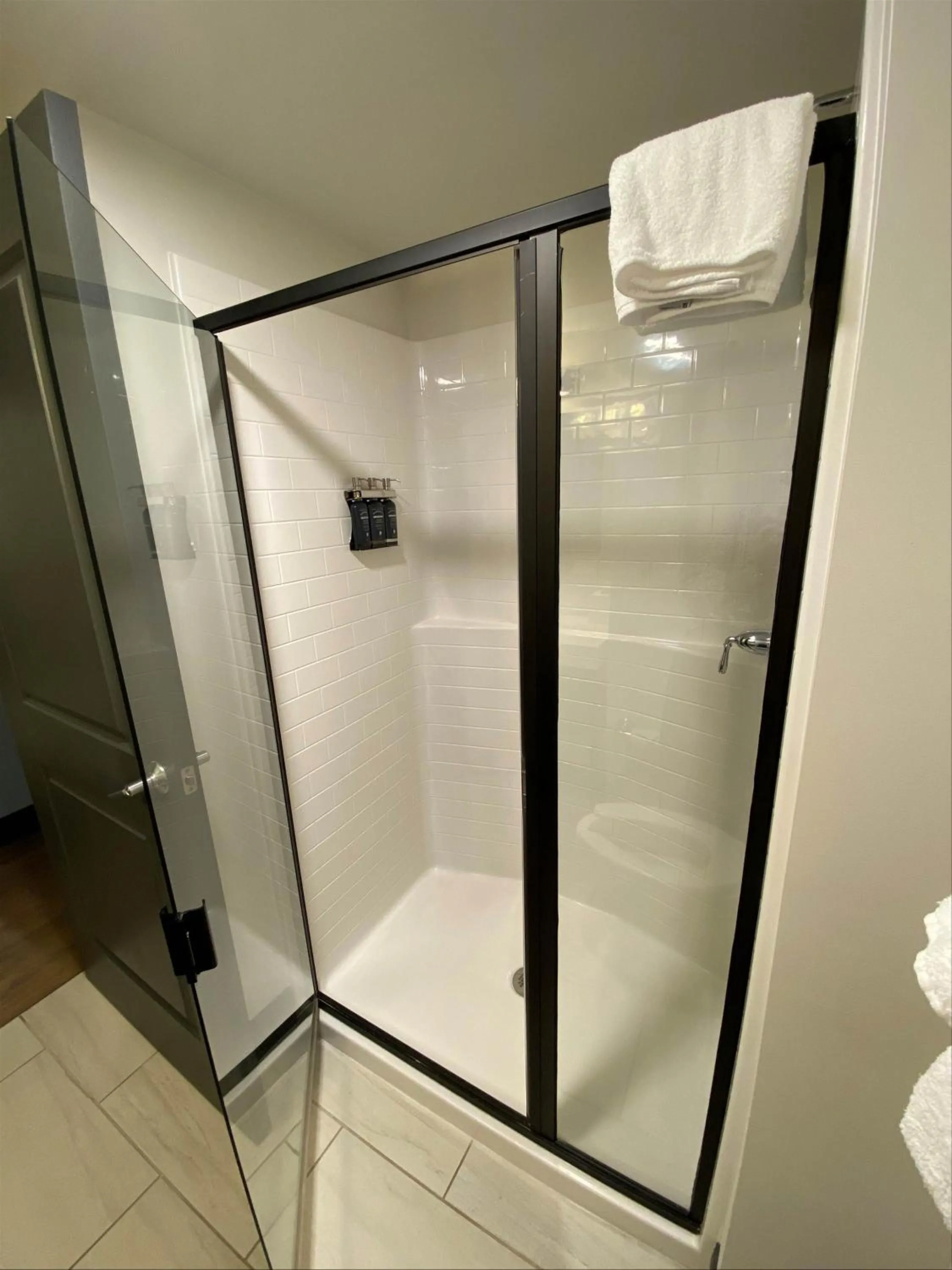 Shower in The Stella Hotel & Ballroom