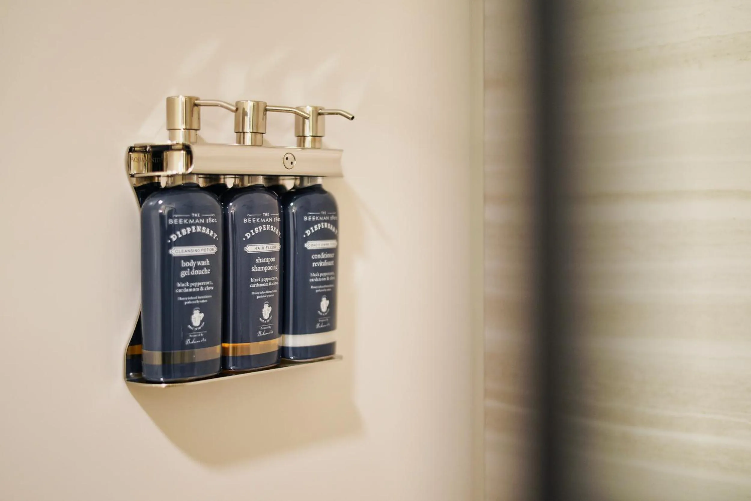 Shower in The Stella Hotel & Ballroom