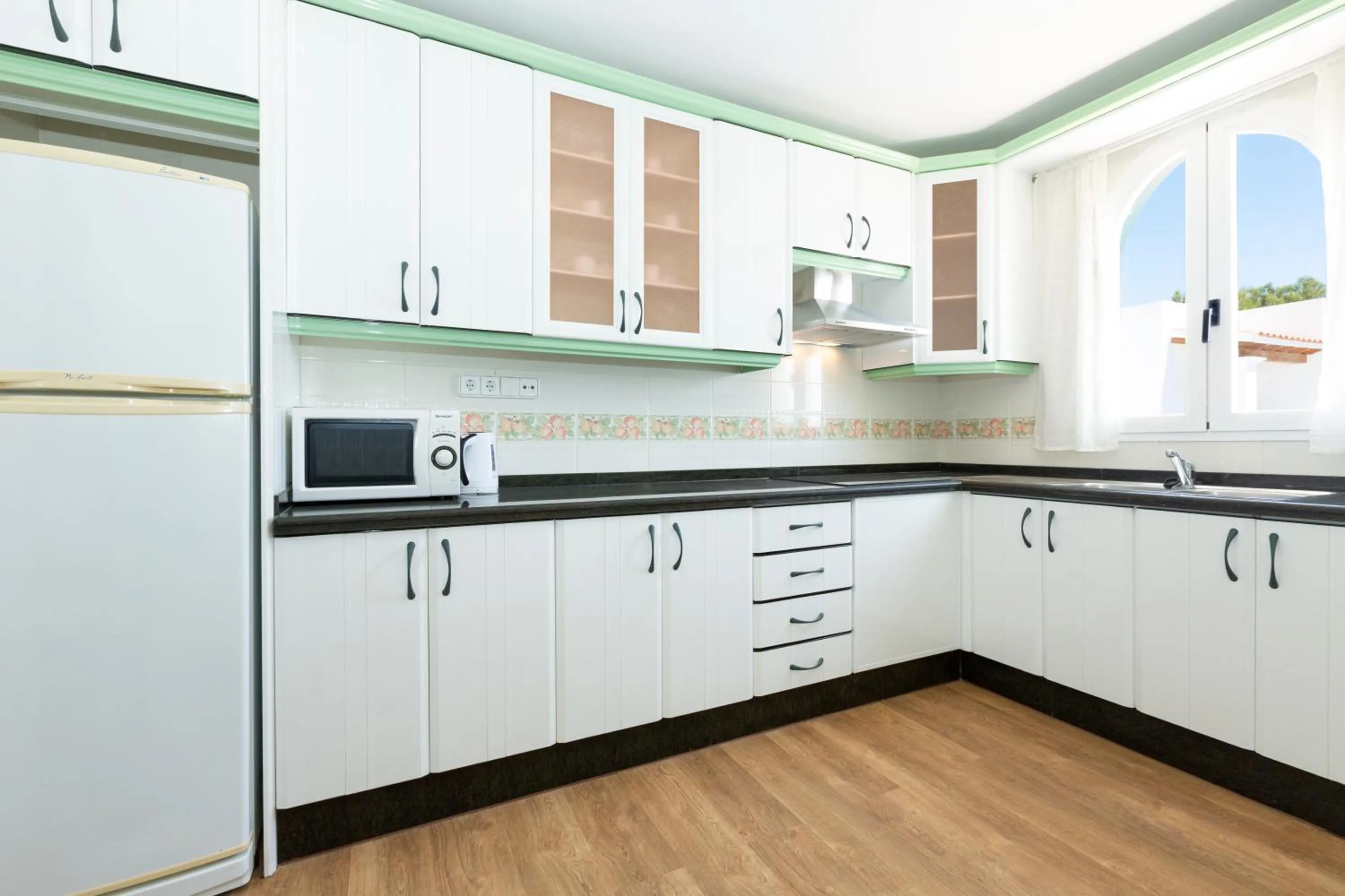 Kitchen or kitchenette in Apartamentos Los Arcos