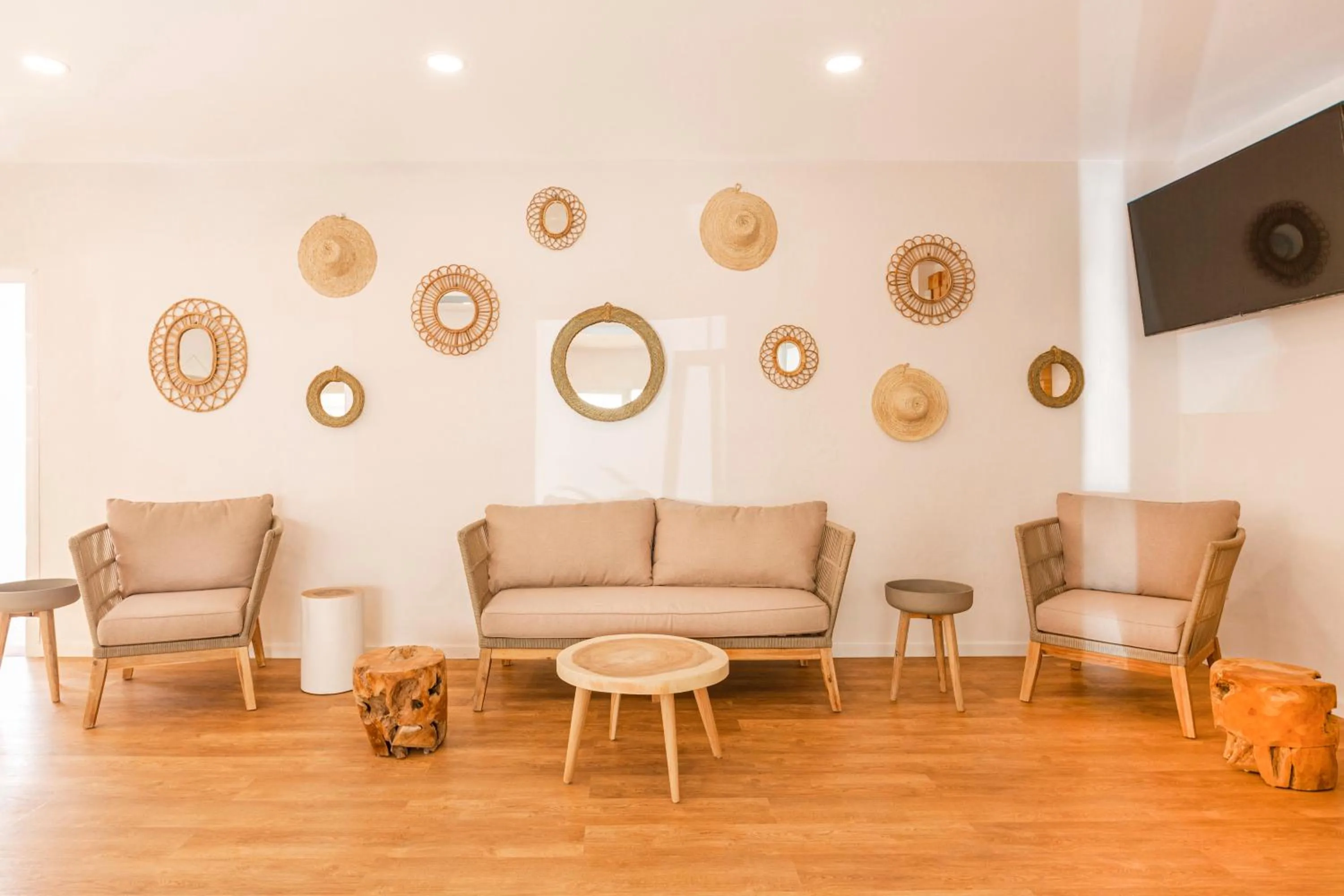 Lounge or bar in Apartamentos Los Arcos