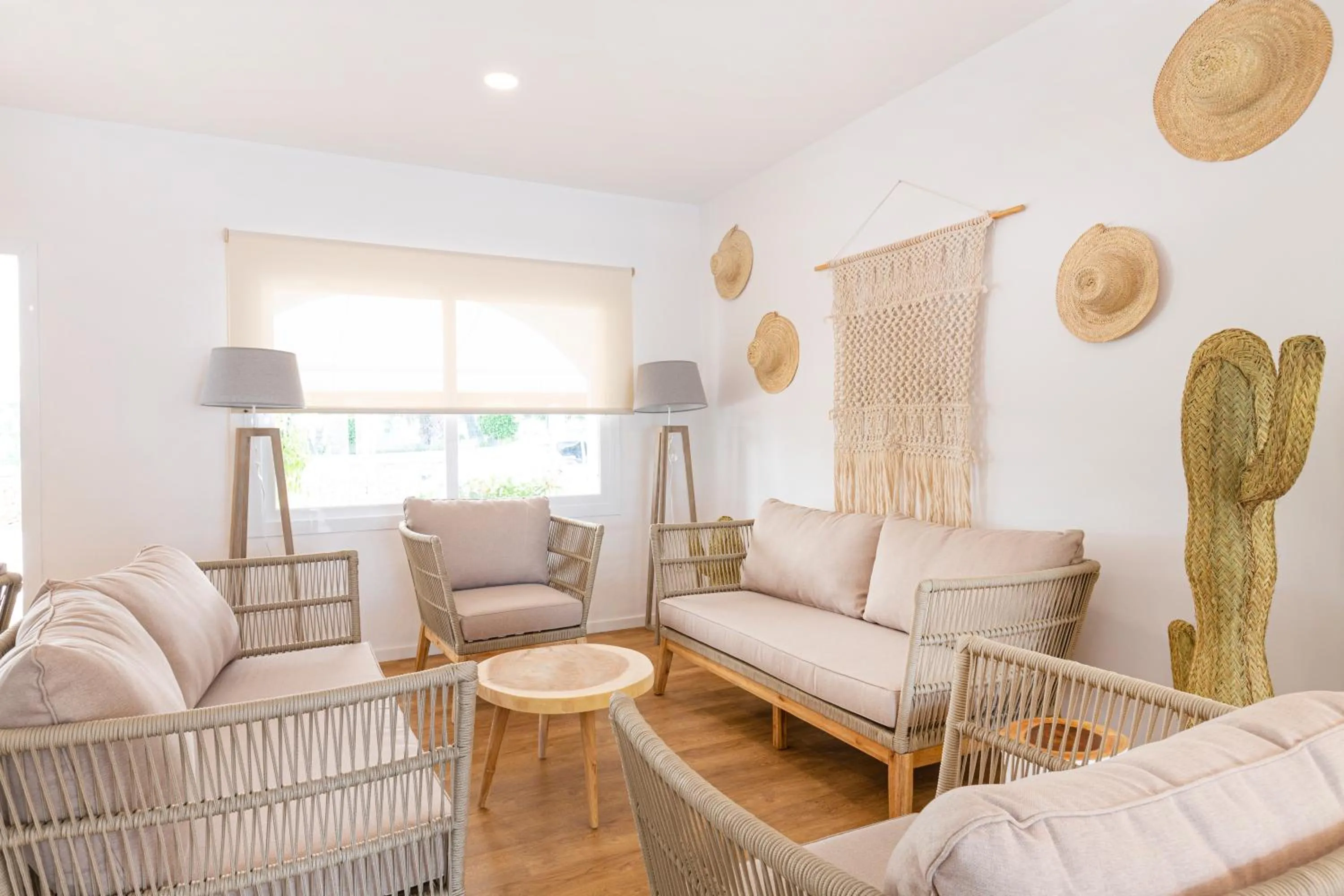Lounge or bar in Apartamentos Los Arcos