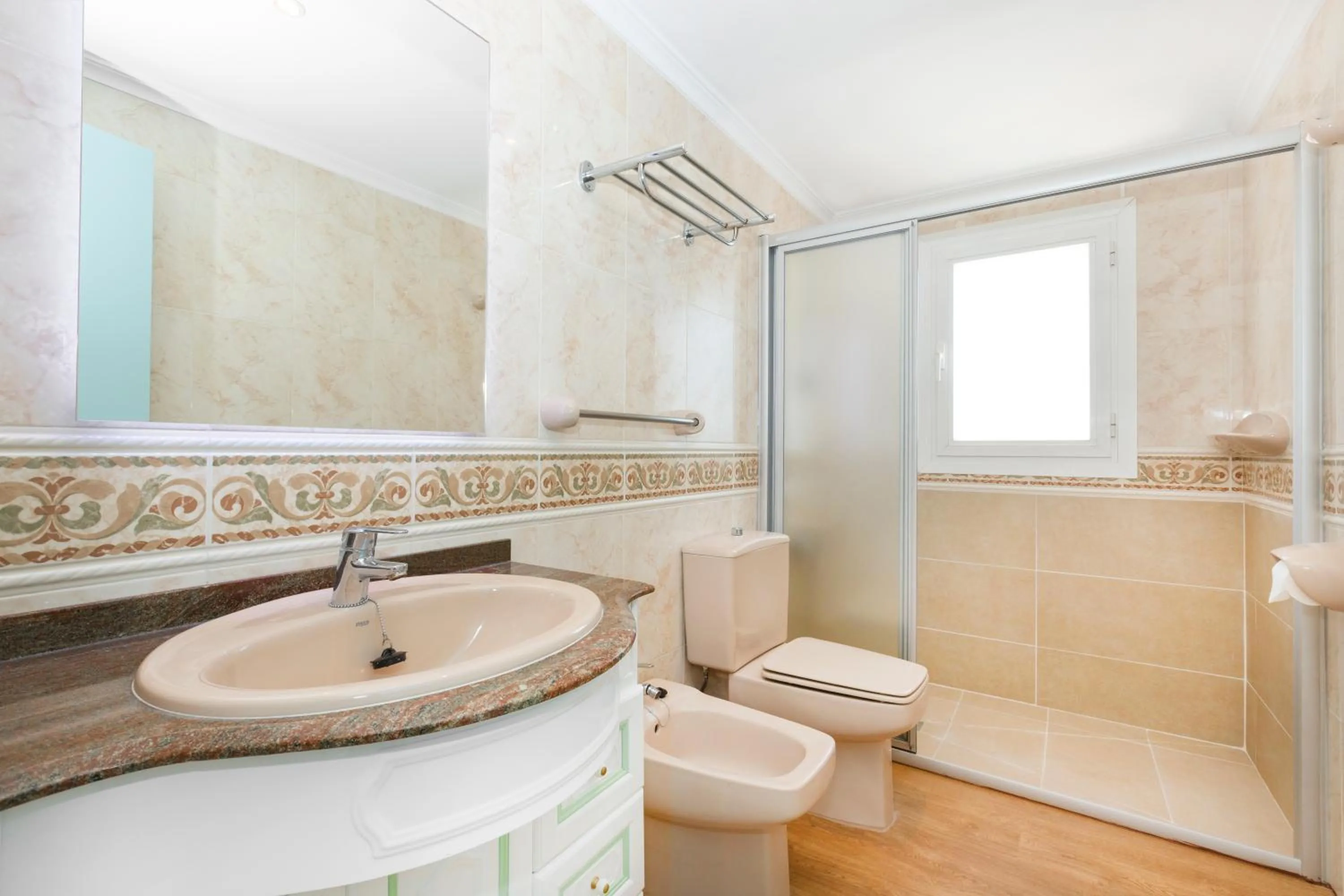 Bathroom in Apartamentos Los Arcos