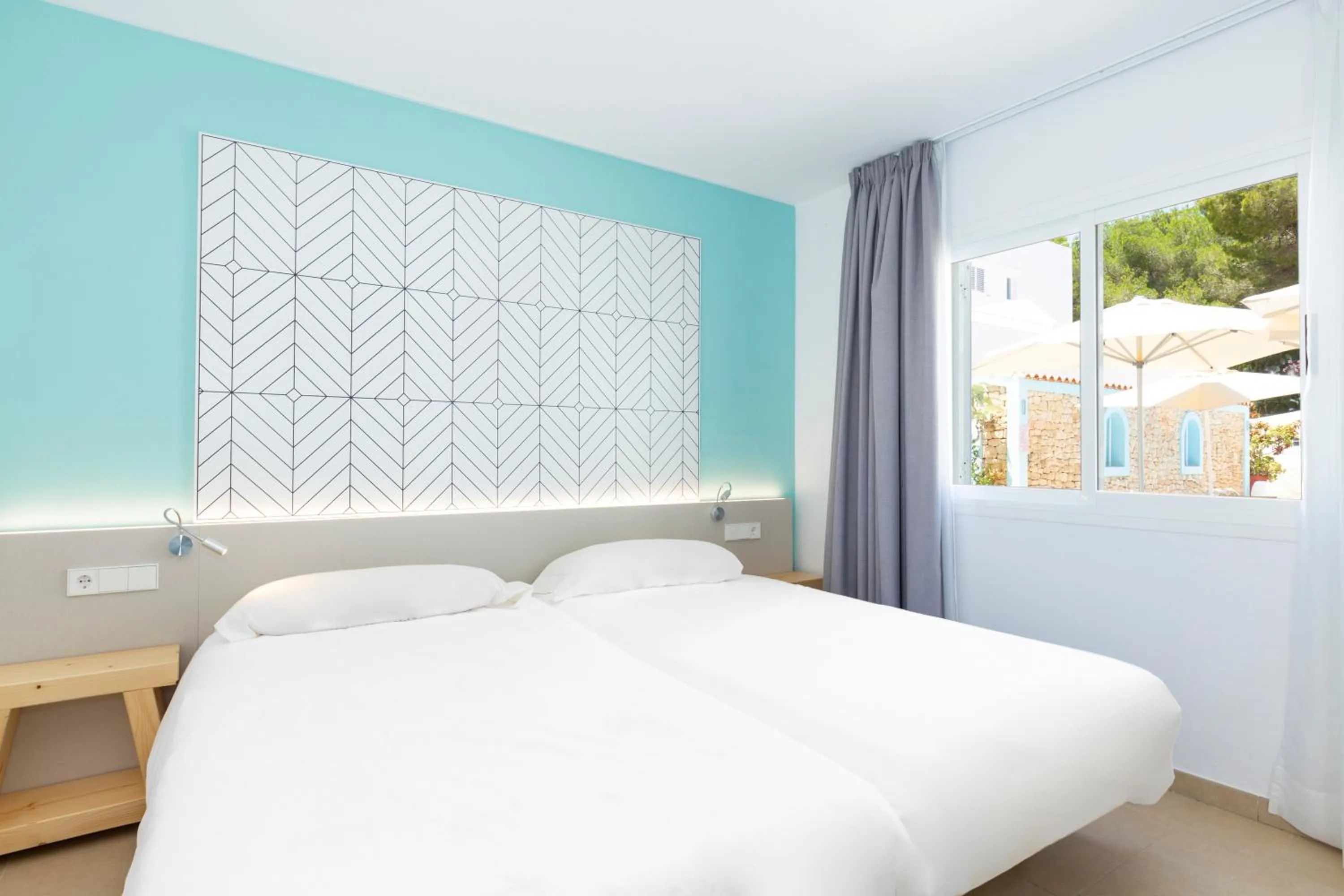 Bedroom, Bed in Apartamentos Los Arcos