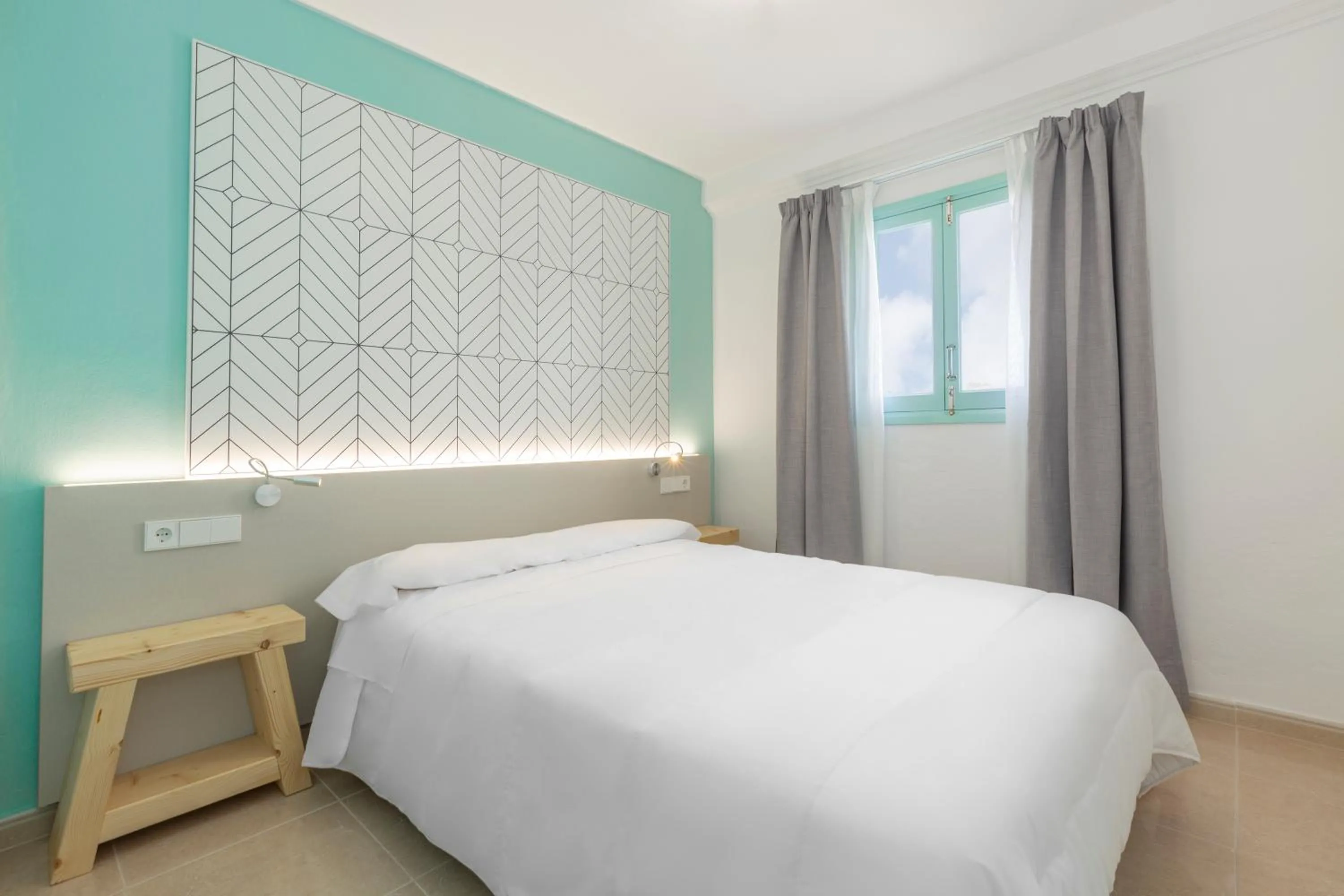 Bedroom, Bed in Apartamentos Los Arcos