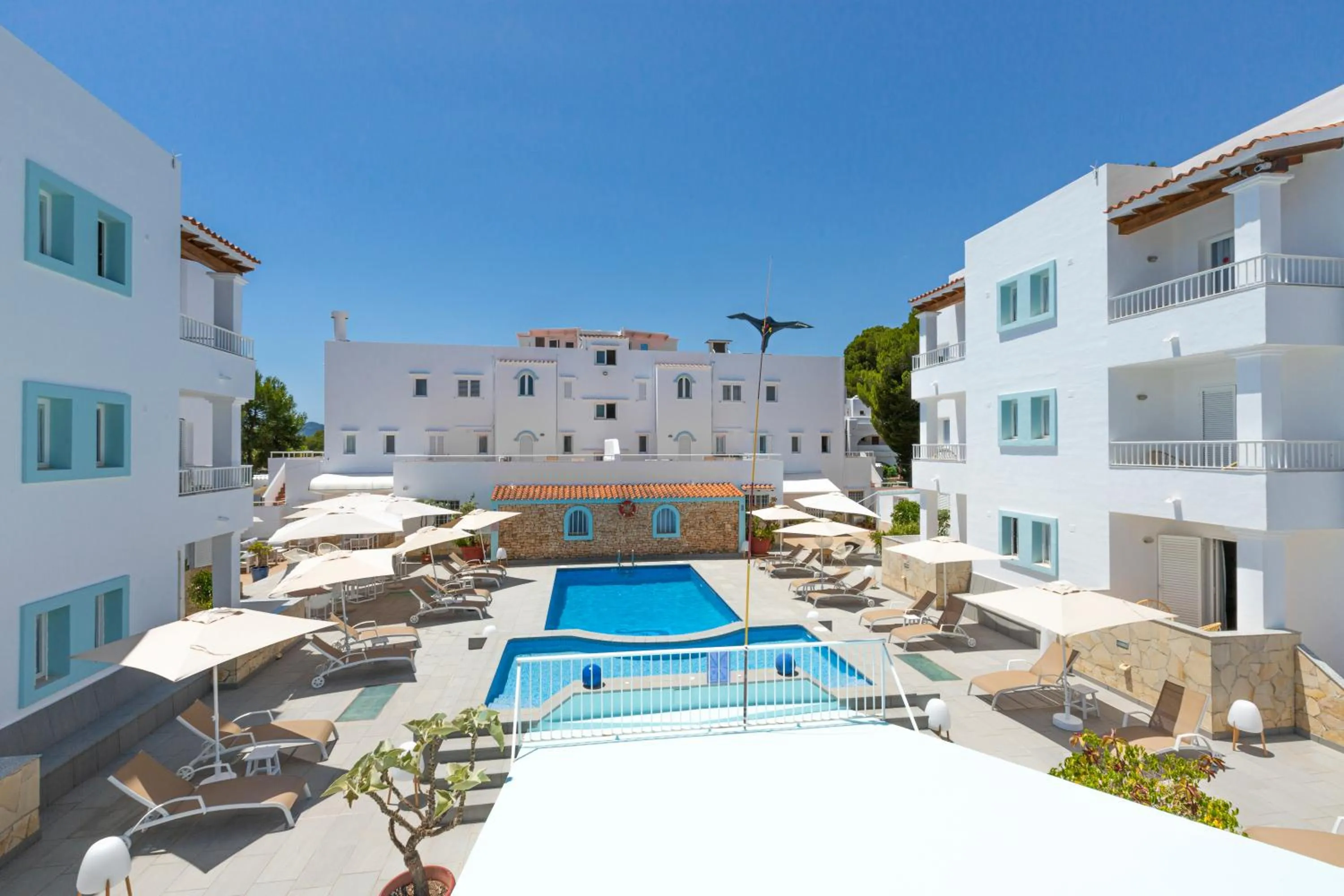 Swimming pool in Apartamentos Los Arcos
