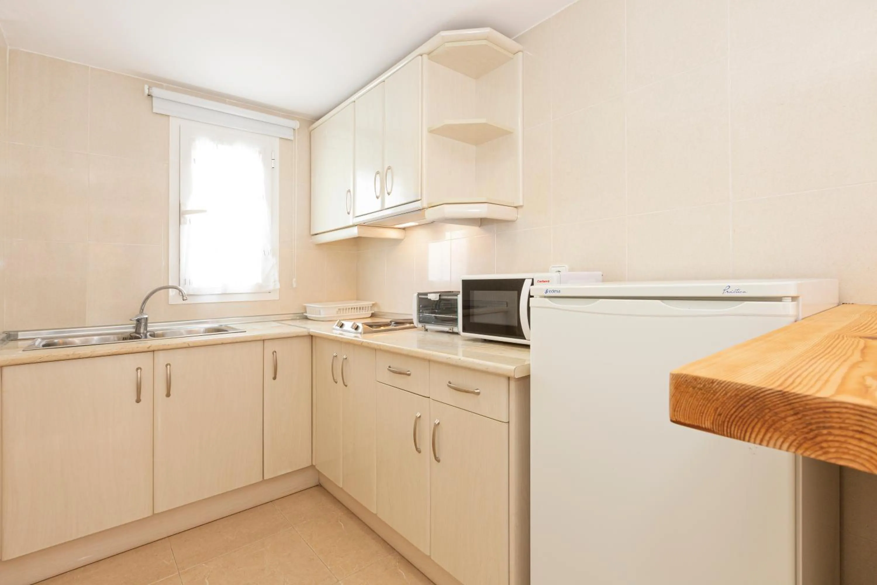 Kitchen or kitchenette in Apartamentos Los Arcos