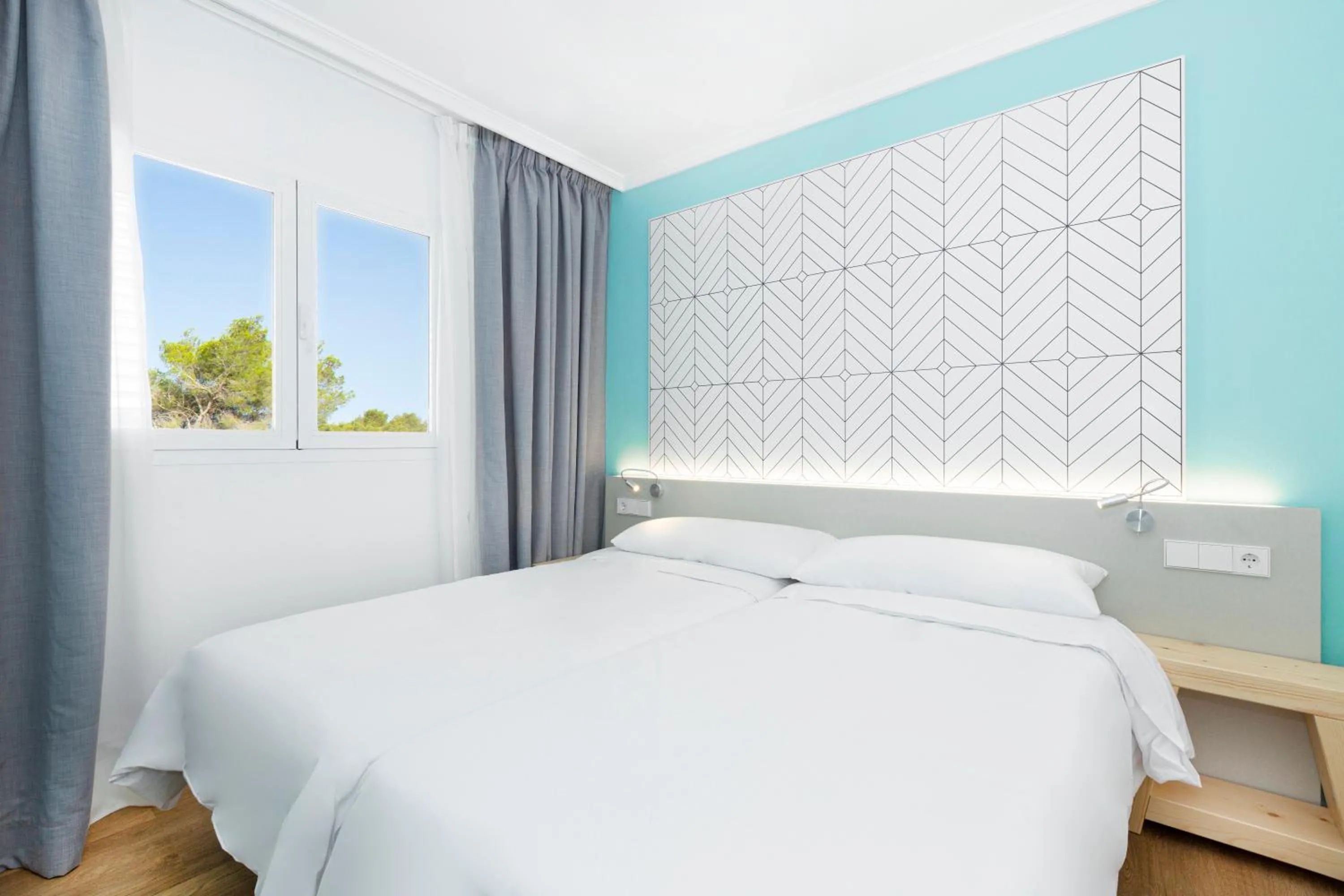 Bedroom, Bed in Apartamentos Los Arcos