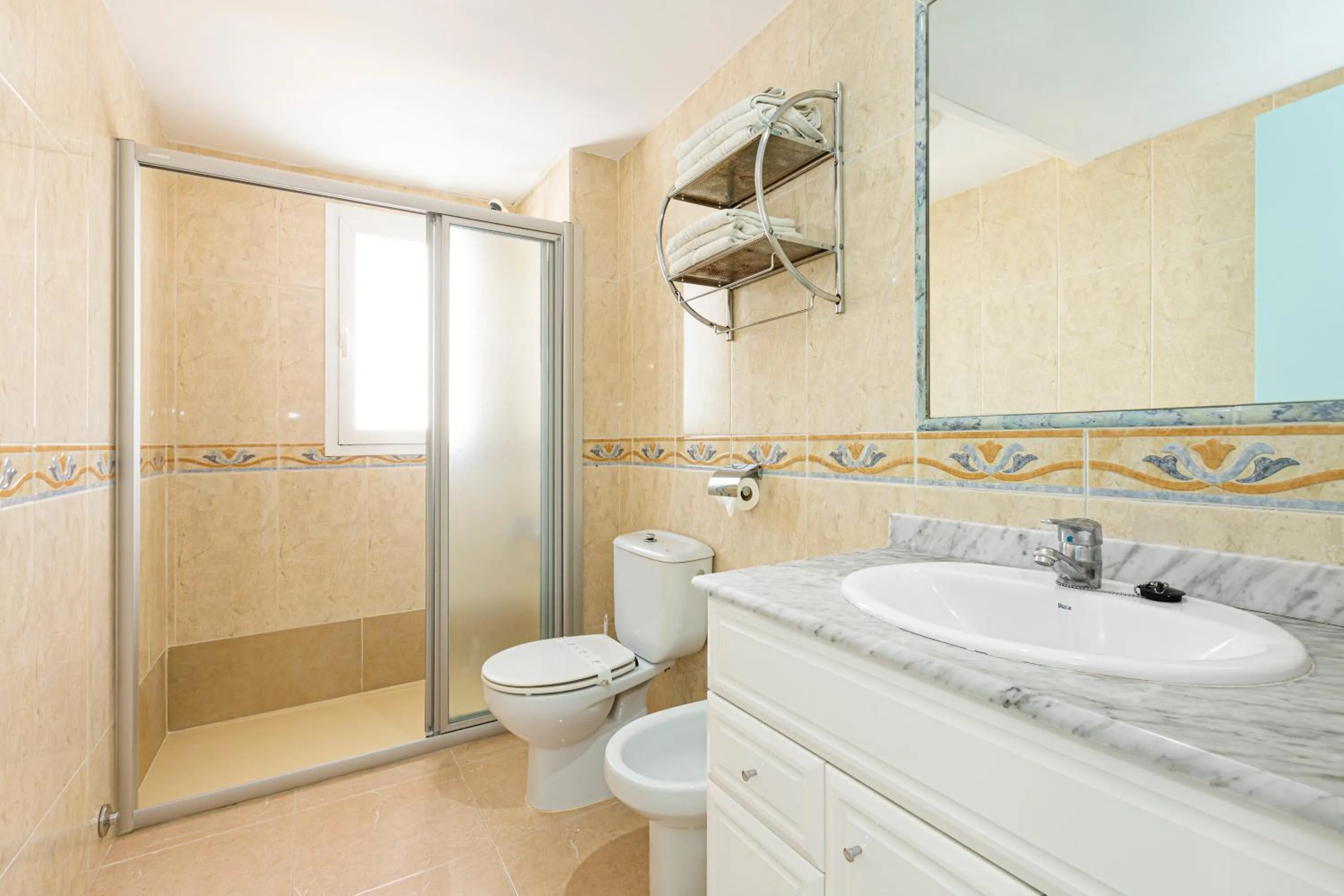 Bathroom in Apartamentos Los Arcos