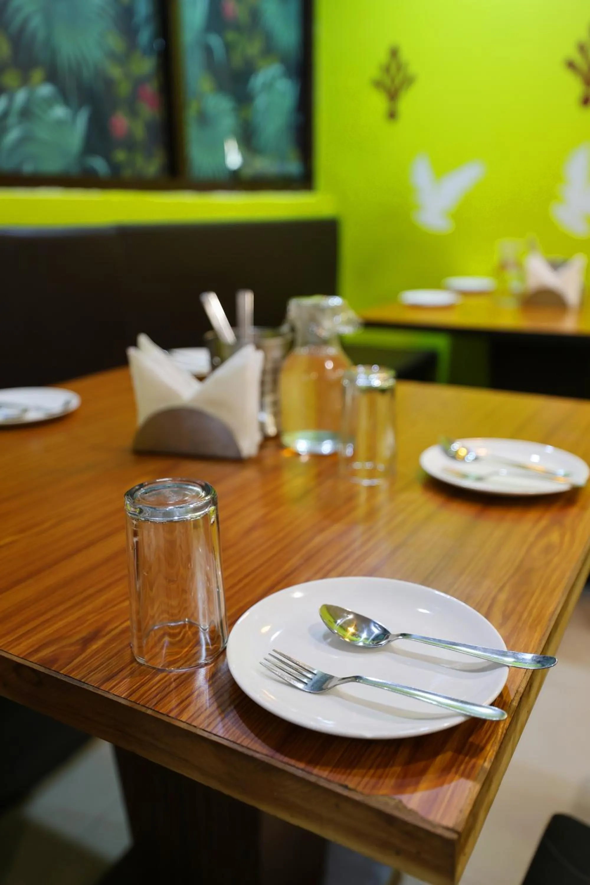 Restaurant/places to eat in Airport Hotel Grand