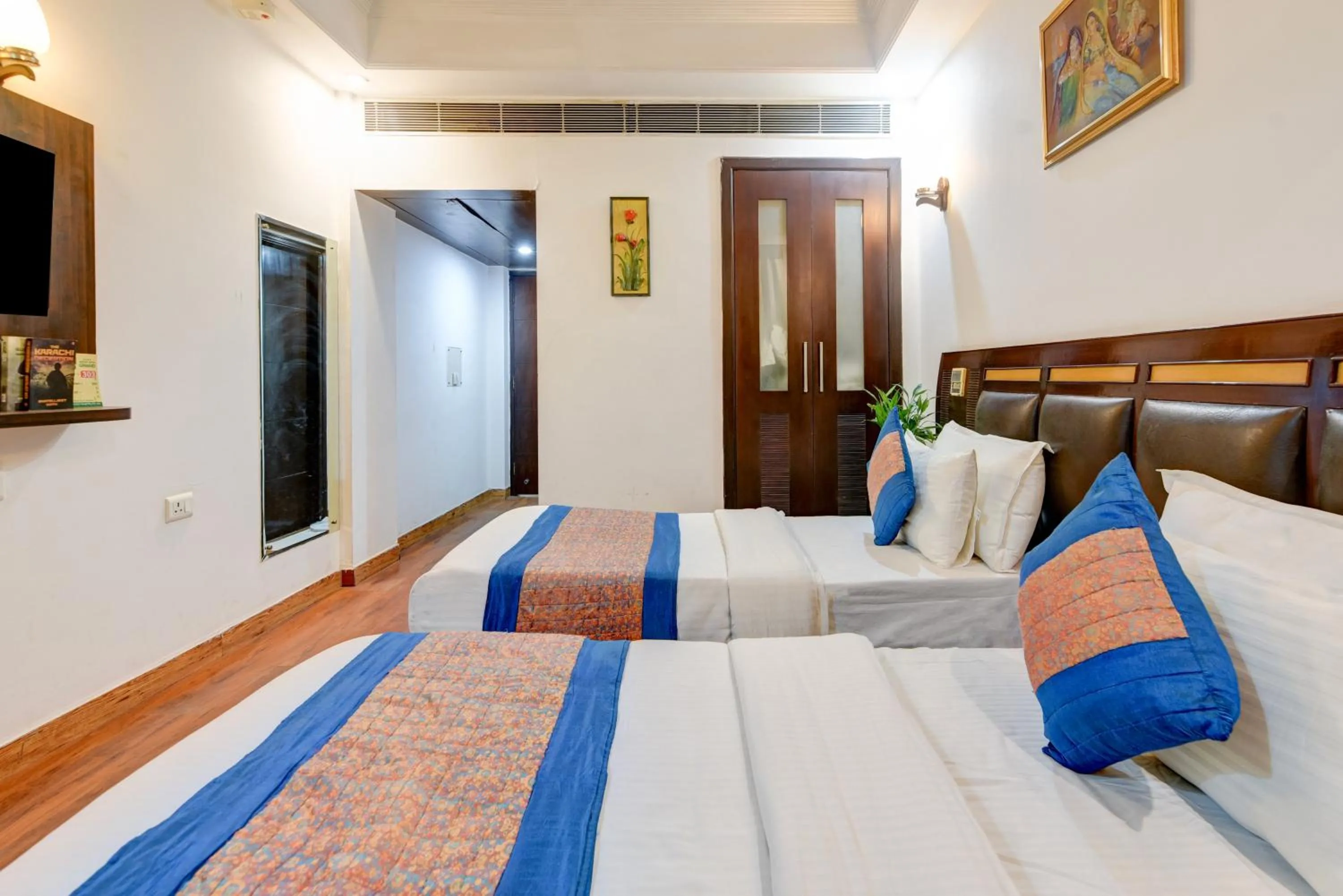 Photo of the whole room, Bed in Airport Hotel Grand