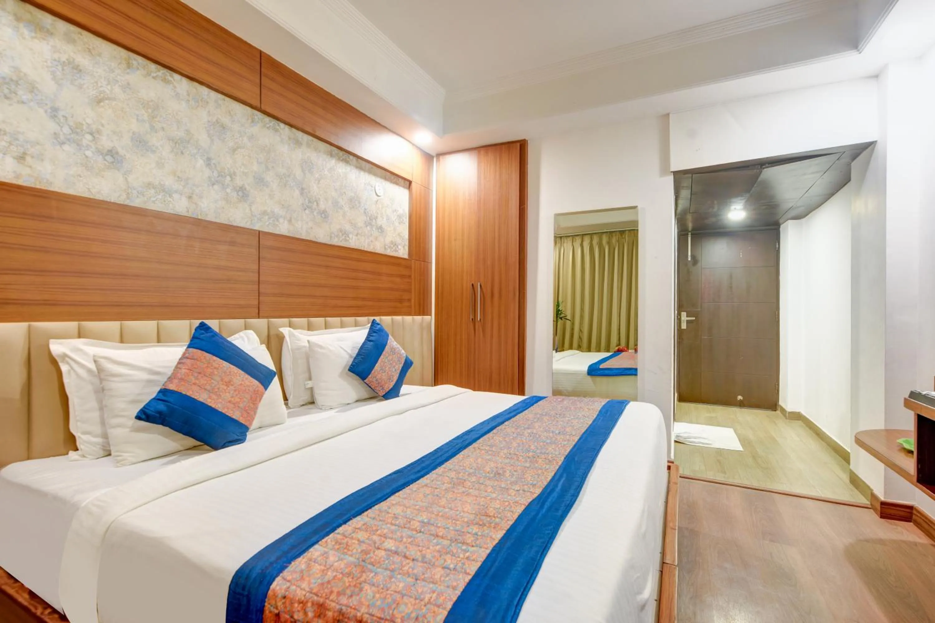 Bedroom, Bed in Airport Hotel Grand