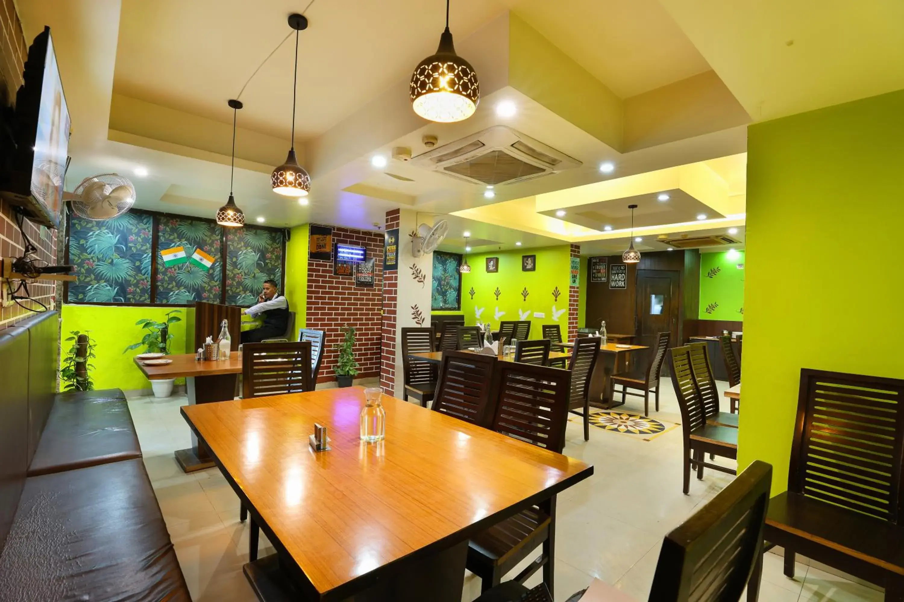 Restaurant/places to eat in Airport Hotel Grand Restaurant/places to eat in Airport Hotel Grand