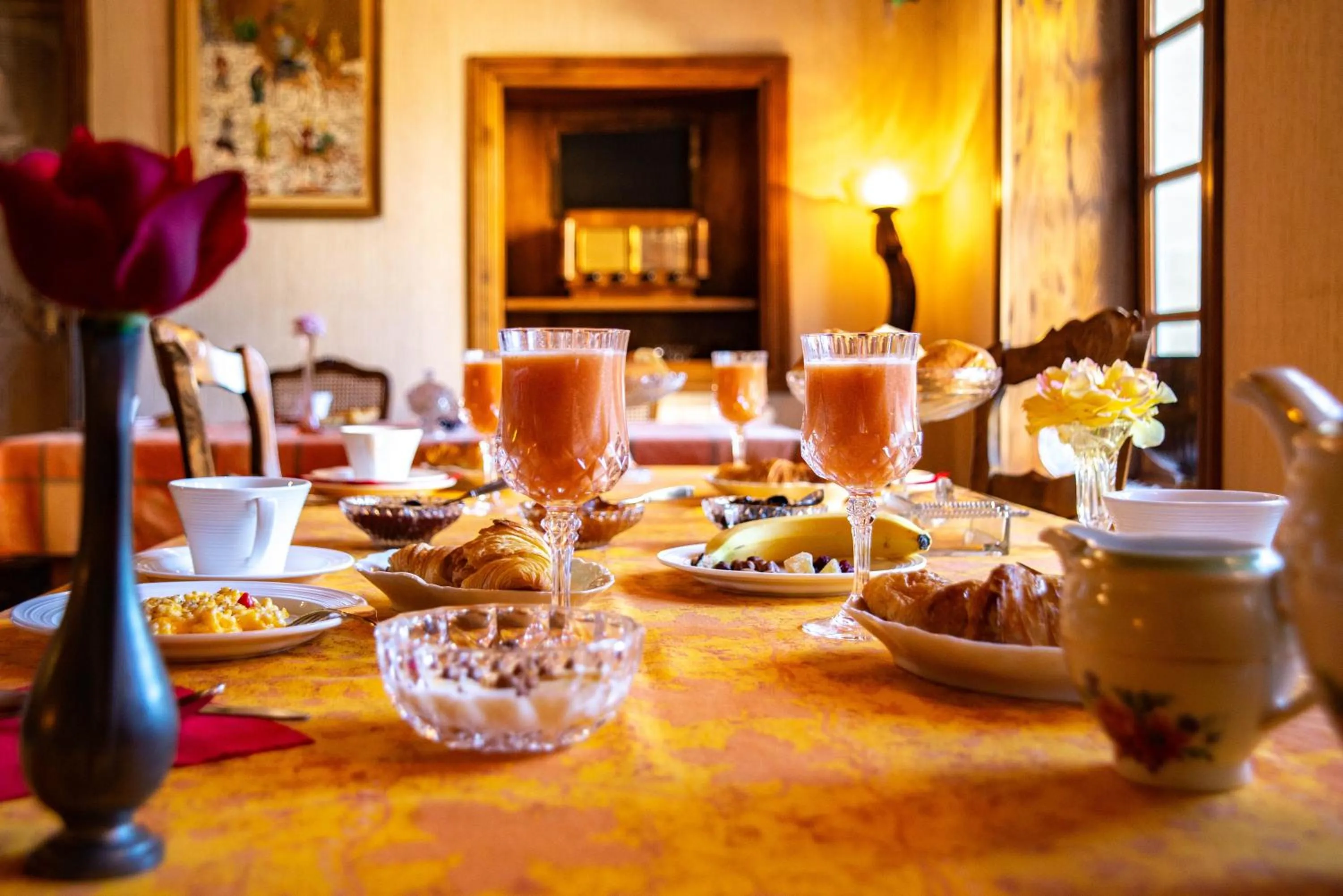 Dining area in La Closerie de Fronsac