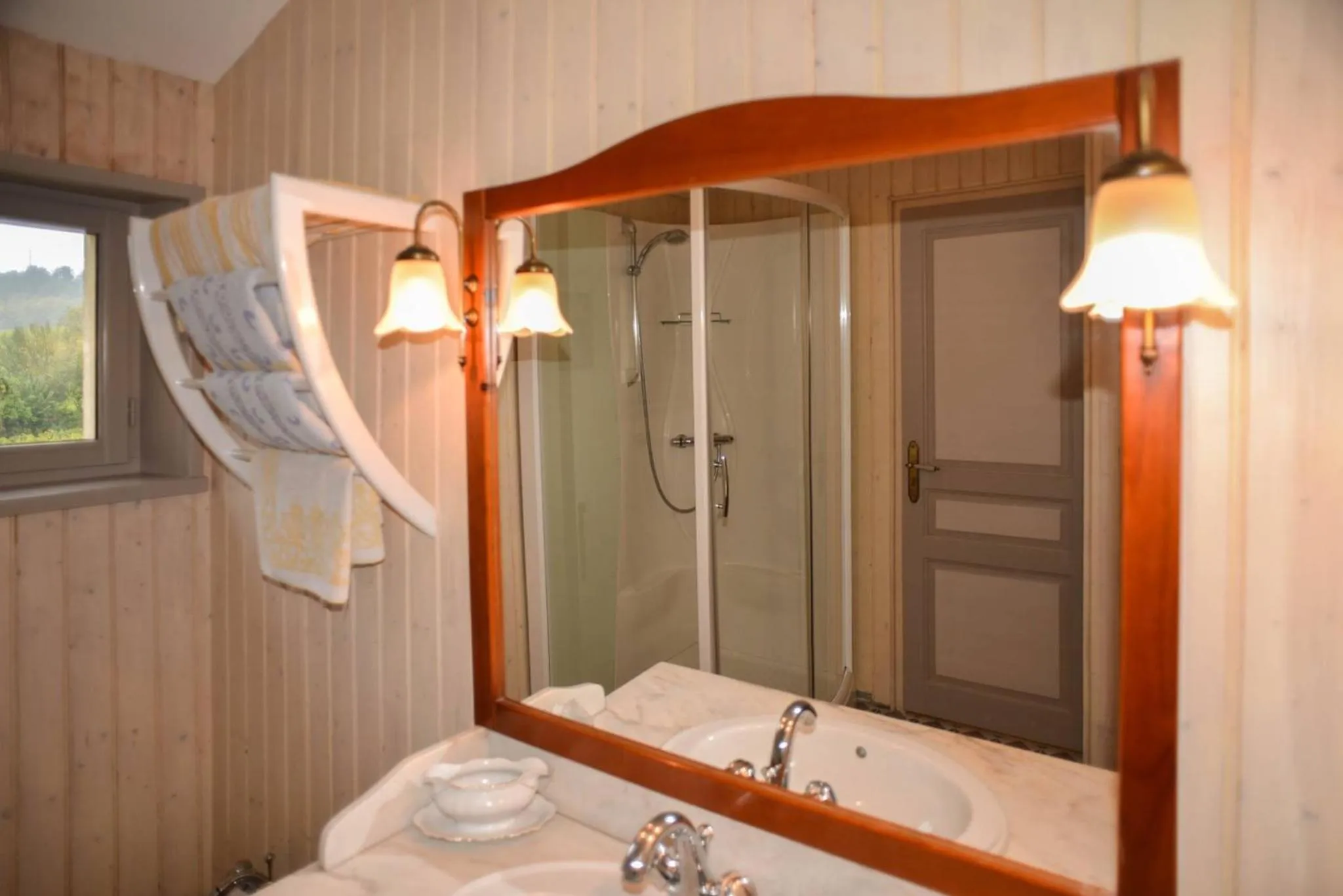 Bathroom in La Closerie de Fronsac