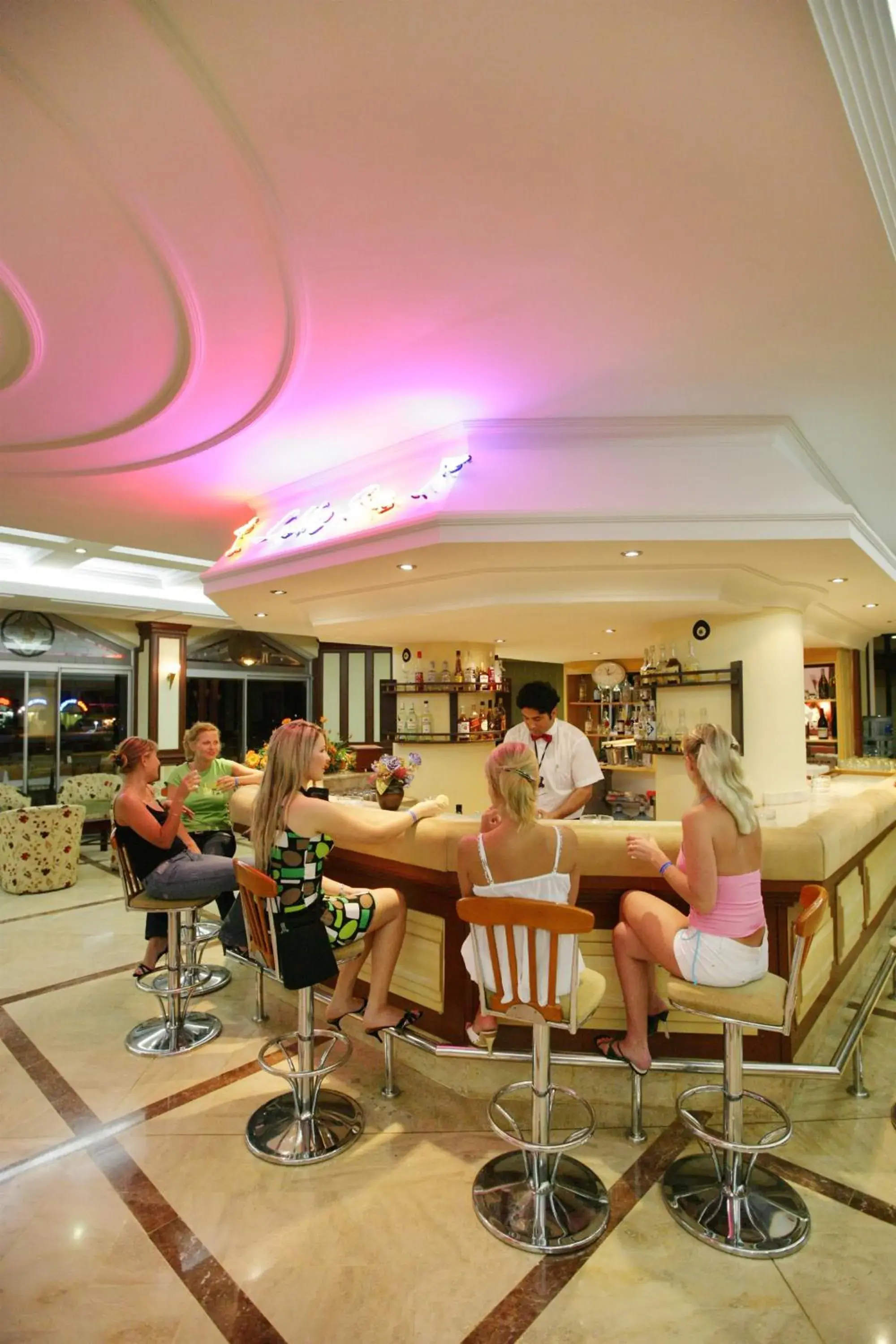 Lobby or reception, Restaurant/Places to Eat in Saphir Hotel & Villas