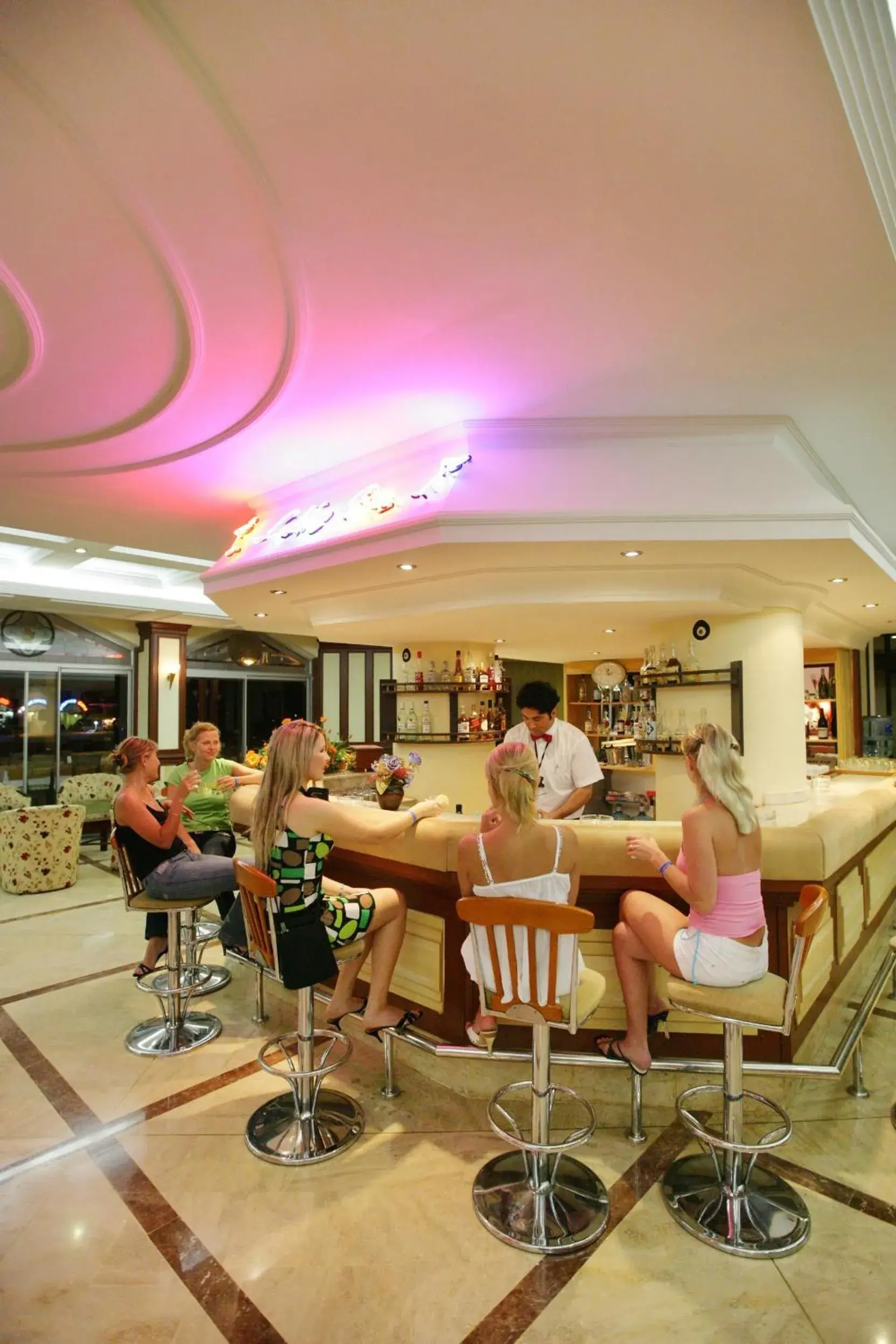 Lounge or bar, Restaurant/Places to Eat in Saphir Hotel & Villas