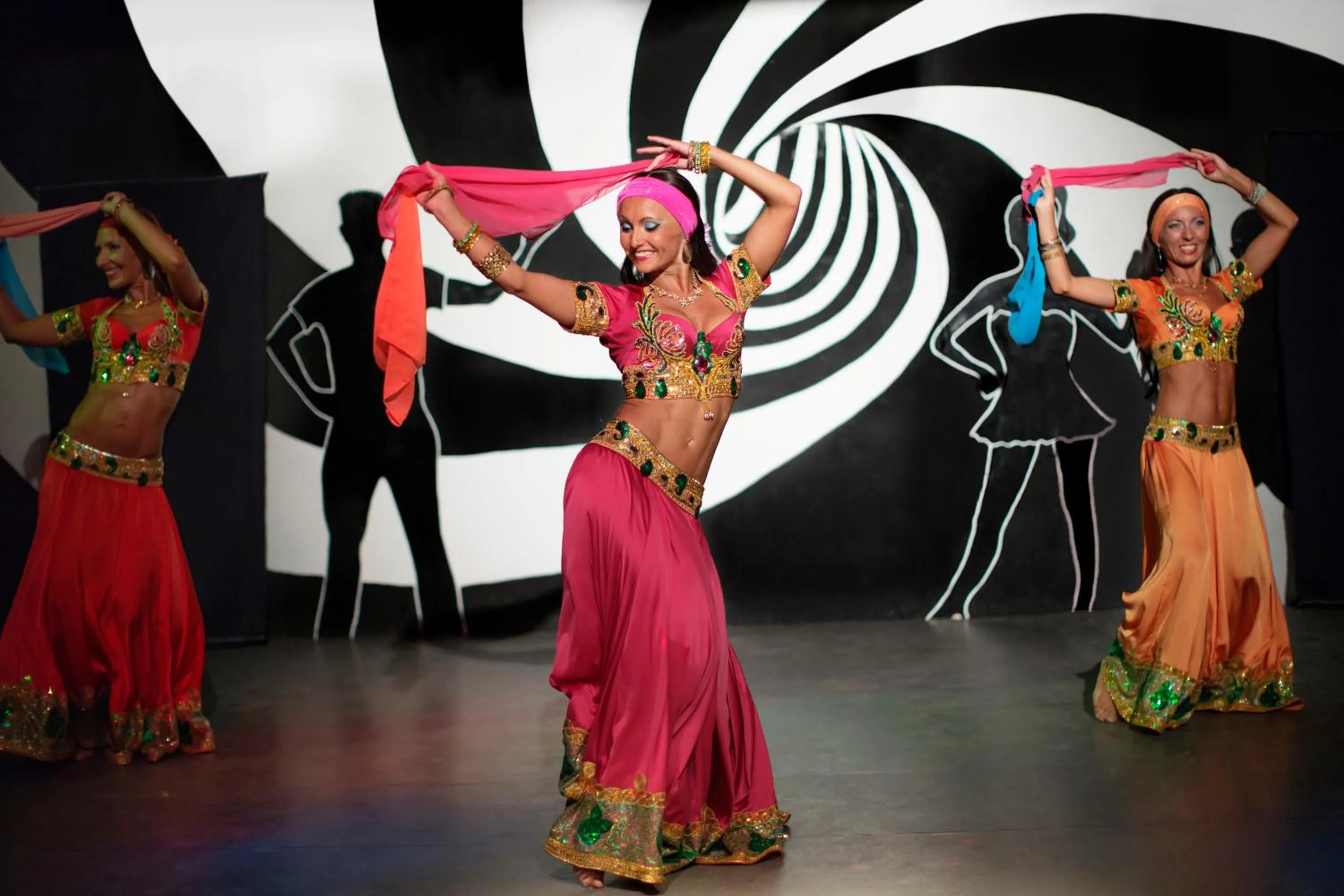 Evening entertainment in Saphir Hotel & Villas